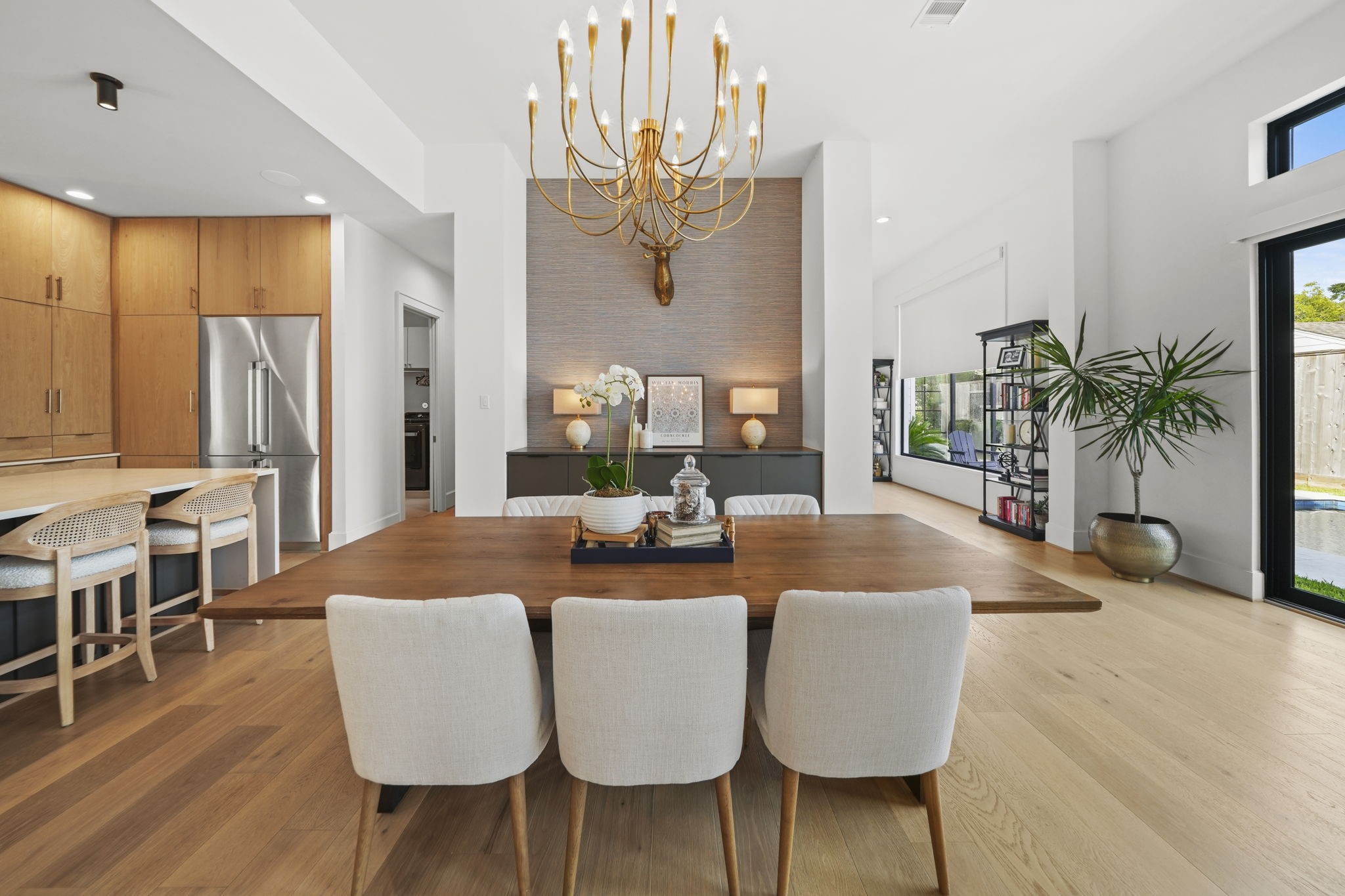 Such a beautiful dining space!!!