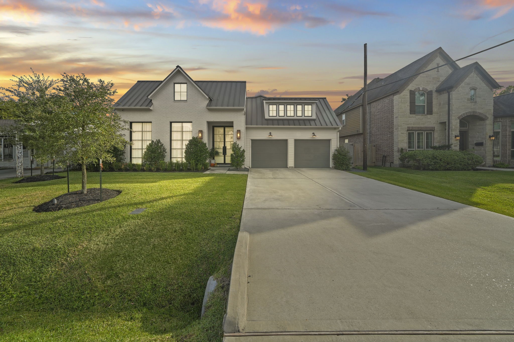 Gorgeous home built in 2022 with many upgrades and features! Gorgeous home built in 2022 with many upgrades and features!
