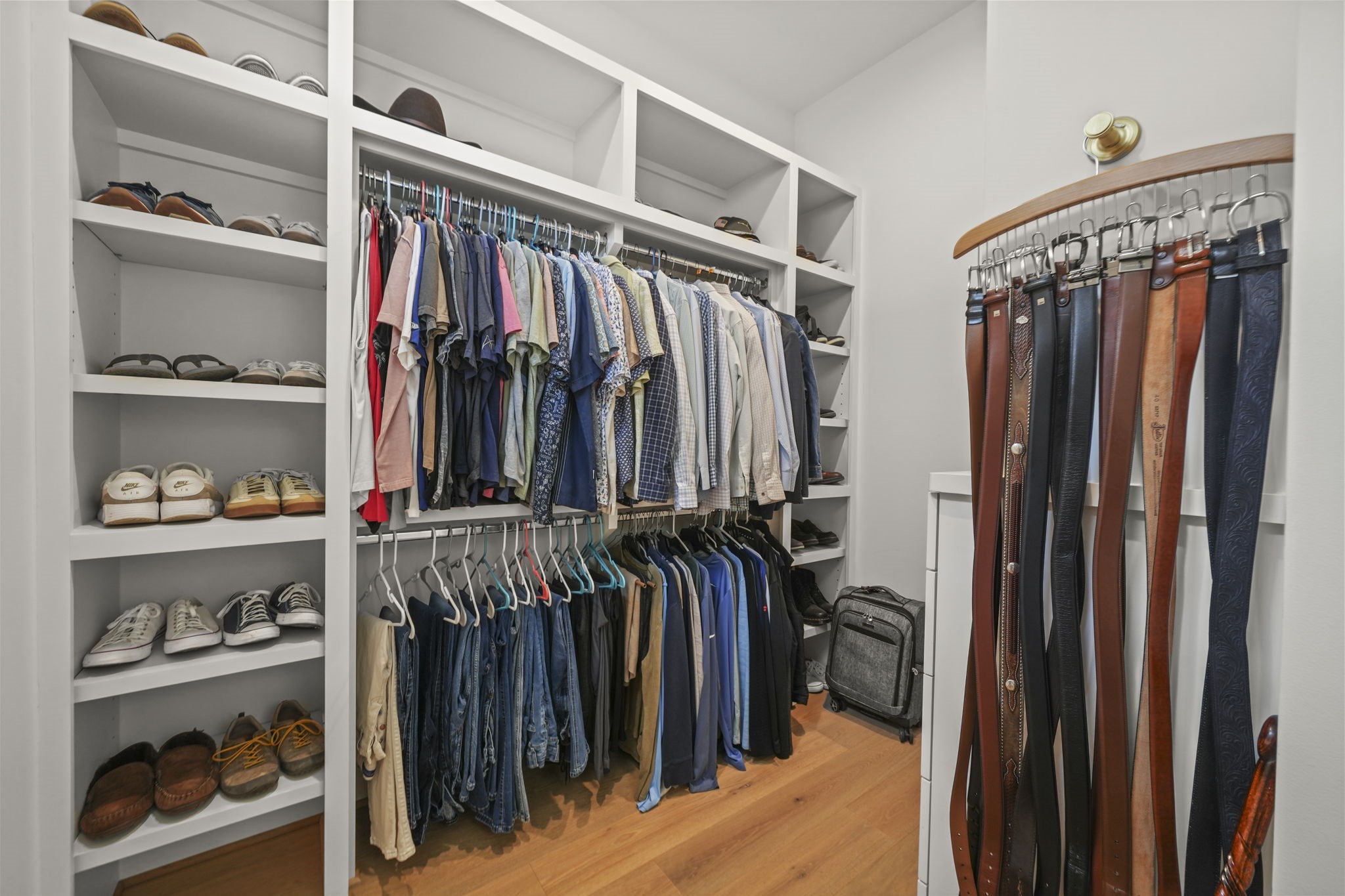 The other side of the very large primary closet with more built ins!