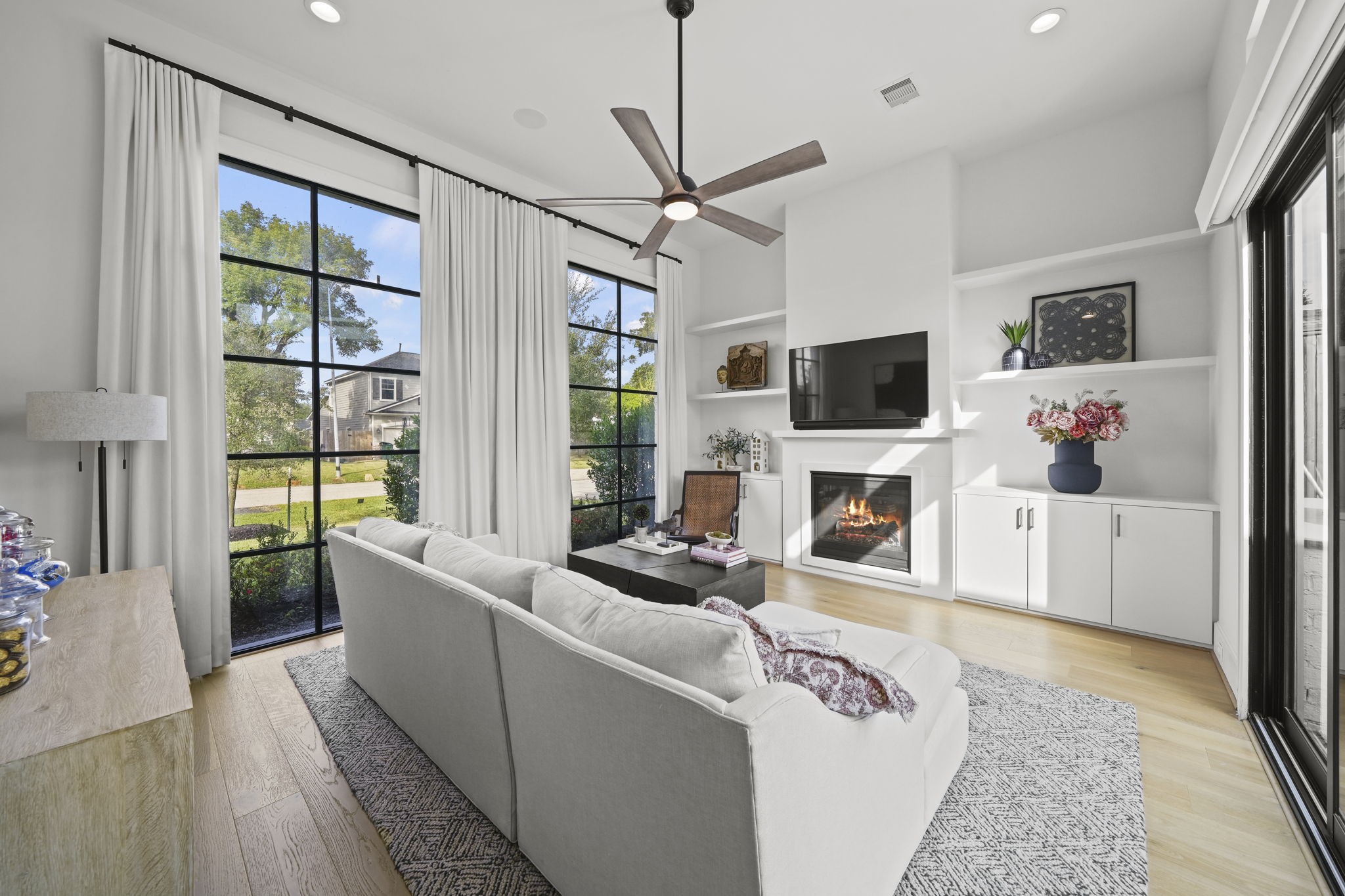 Beautiful floor to ceiling windows create so much light in this room!