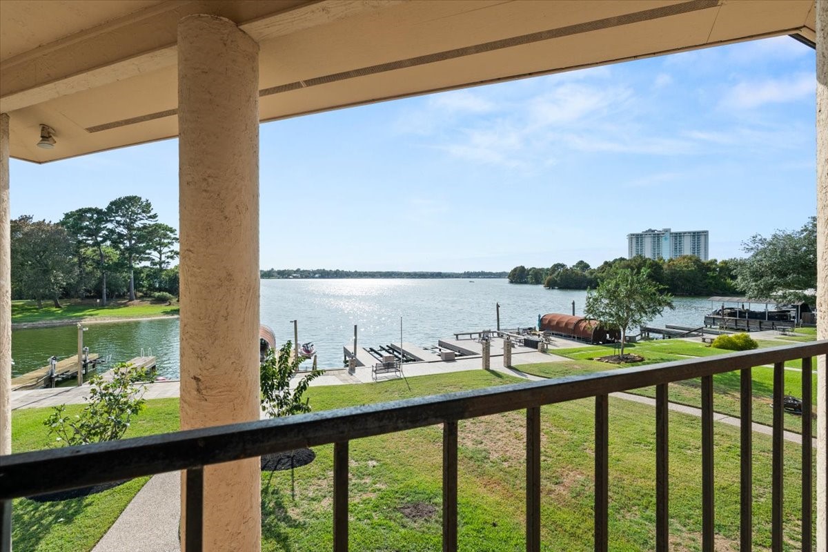 3326 Desert Inn Drive, Montgomery, TX 77356