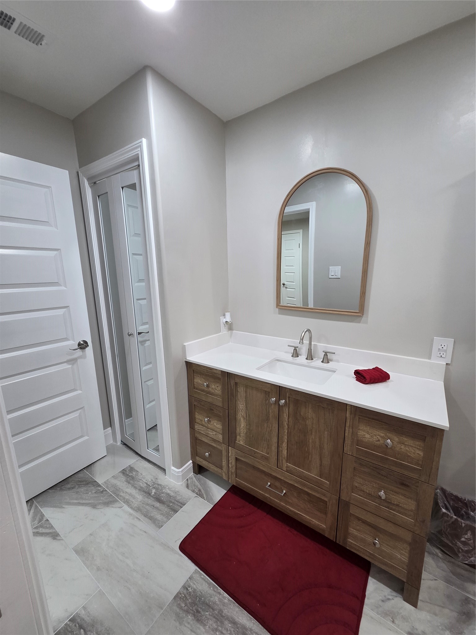 Vanity with ideal storage