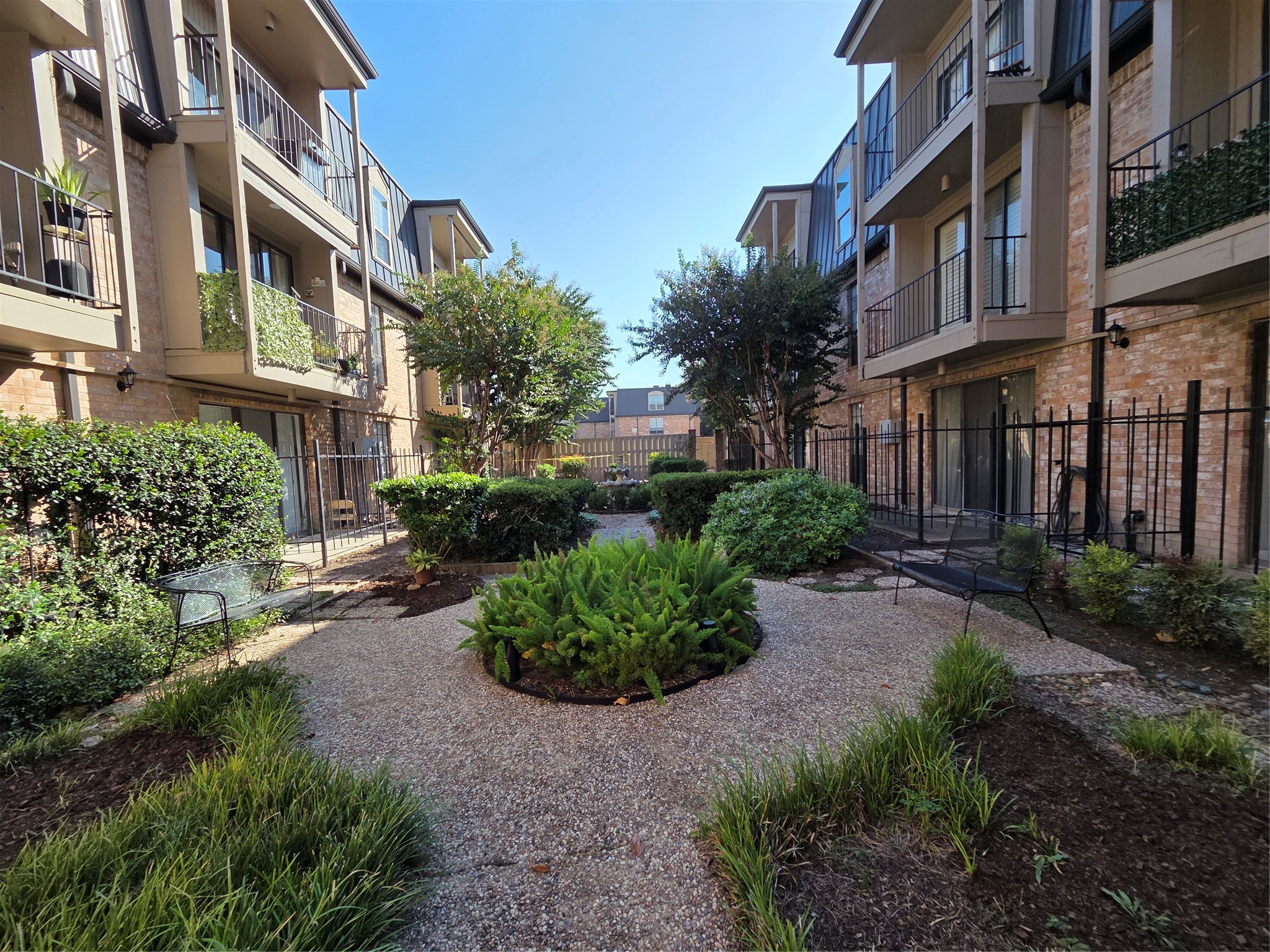 Nice view of the courtyard!