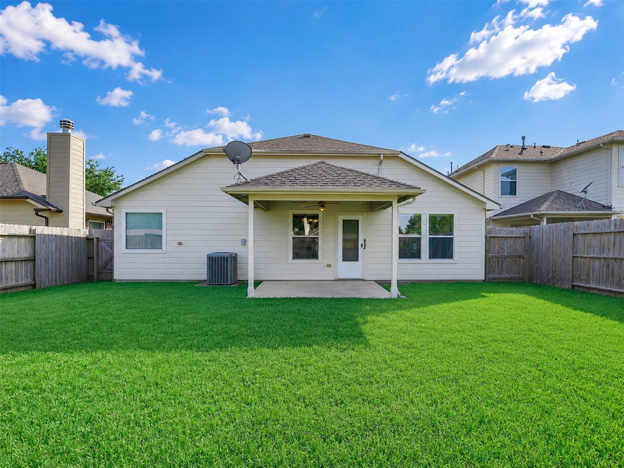 Rain or shine, it's ready for backyard BBQs, family gatherings, and lazy Sunday afternoons.