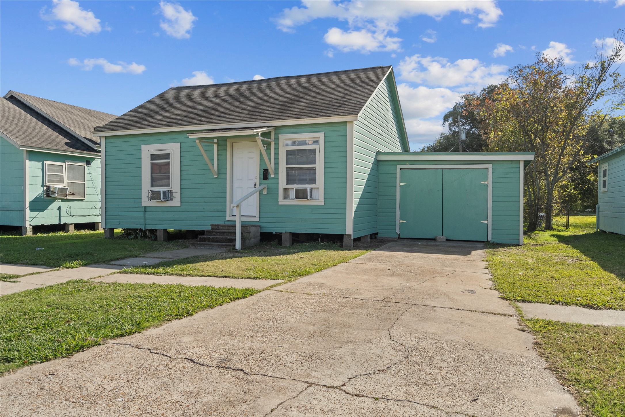 915 4th Avenue N, Texas City, TX 77590 915 4th Avenue N, Texas City, TX 77590