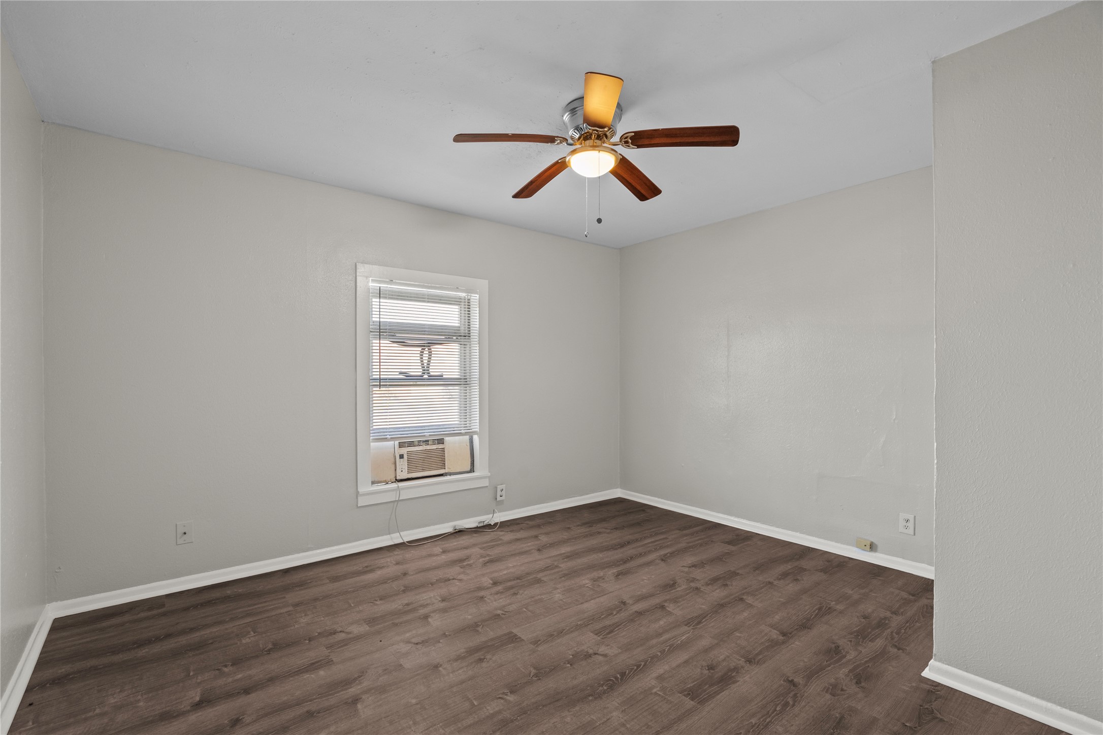 915 4th Avenue N, Texas City, TX 77590 915 4th Avenue N, Texas City, TX 77590
