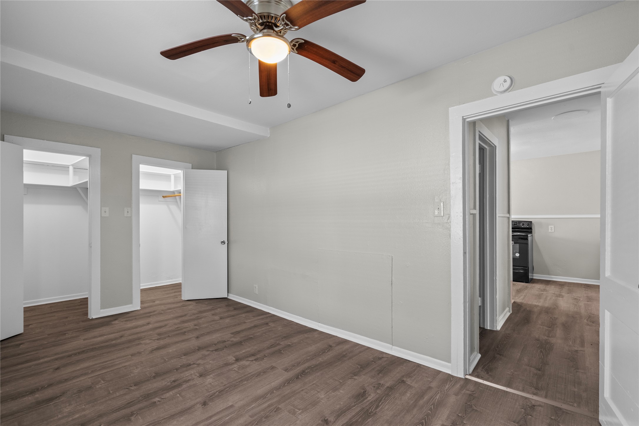 915 4th Avenue N, Texas City, TX 77590
