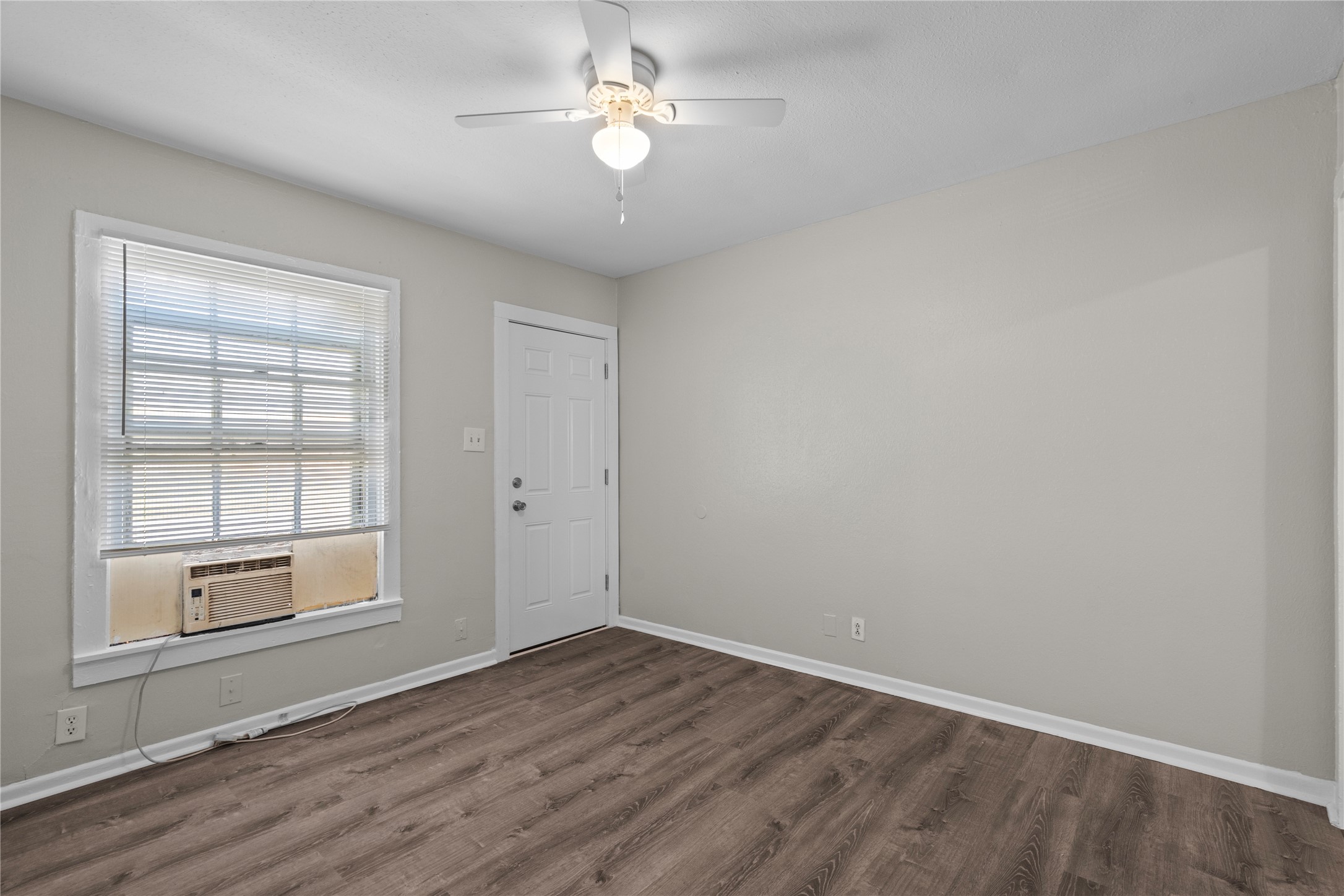 915 4th Avenue N, Texas City, TX 77590 915 4th Avenue N, Texas City, TX 77590