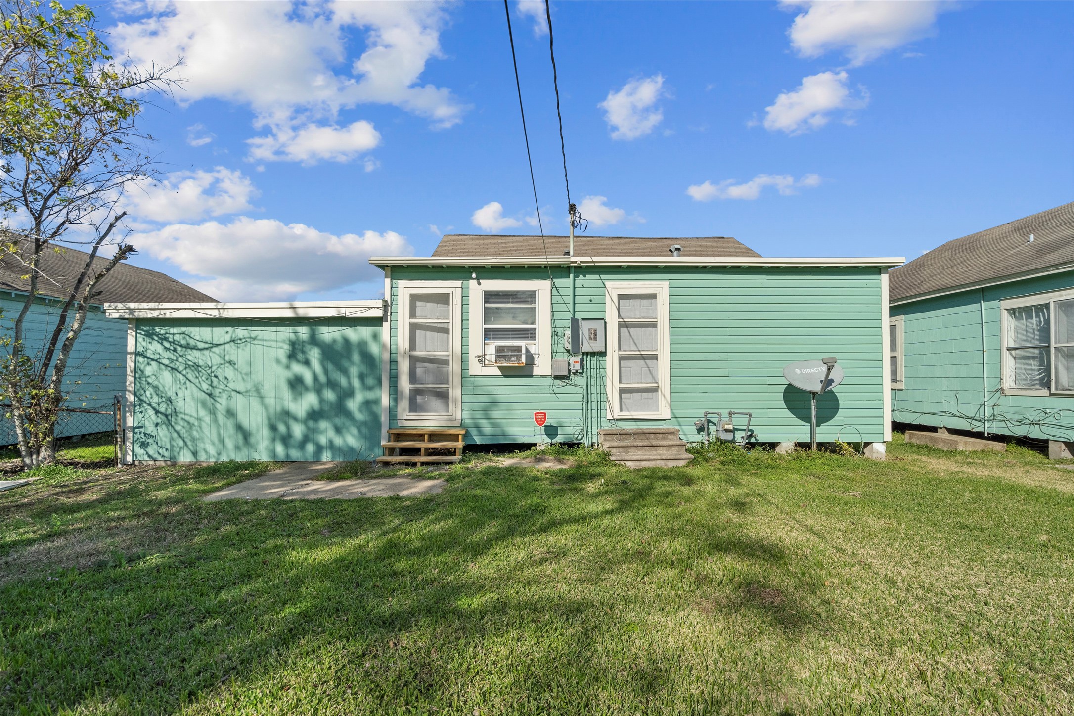 915 4th Avenue N, Texas City, TX 77590