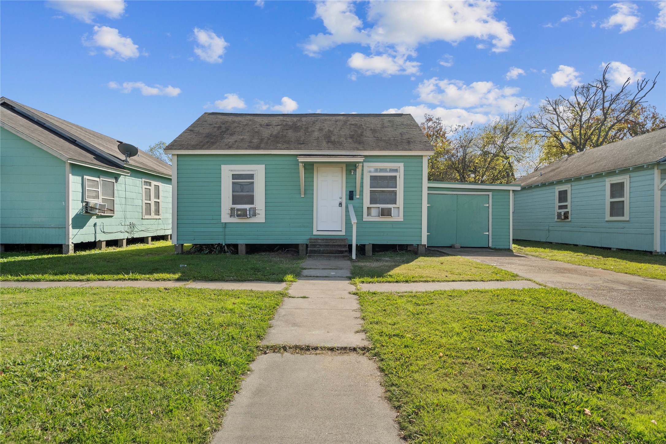 915 4th Avenue N, Texas City, TX 77590