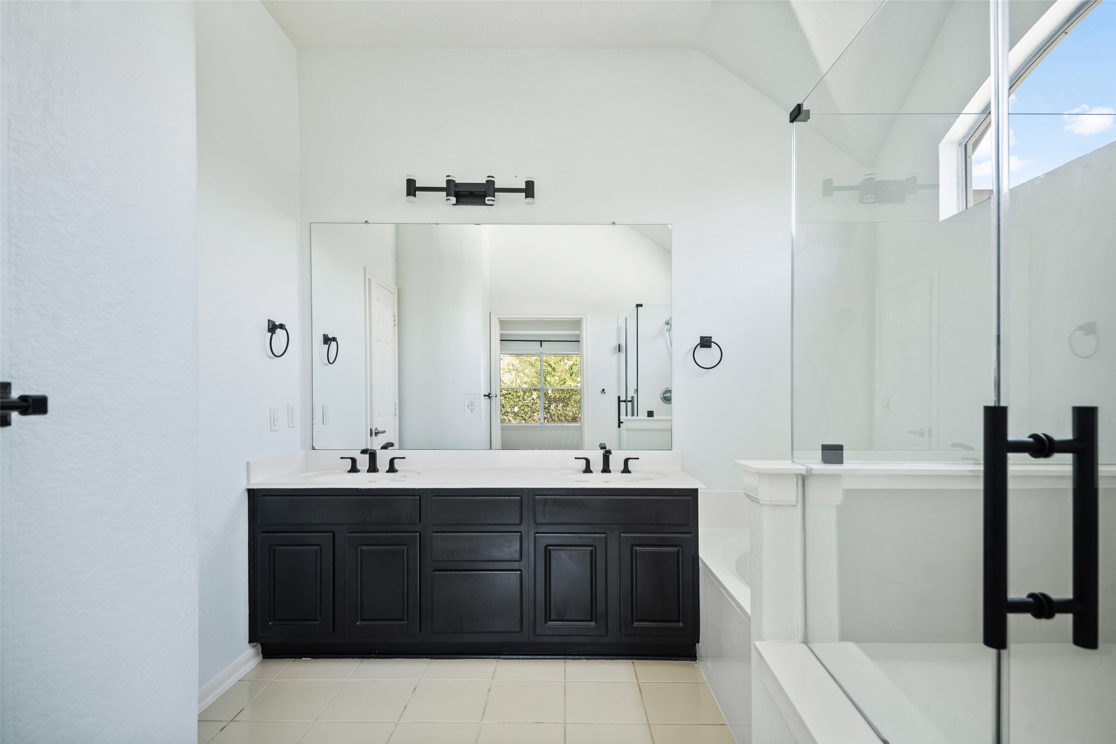 spacious bathroom equipped with separate shower and bathtub