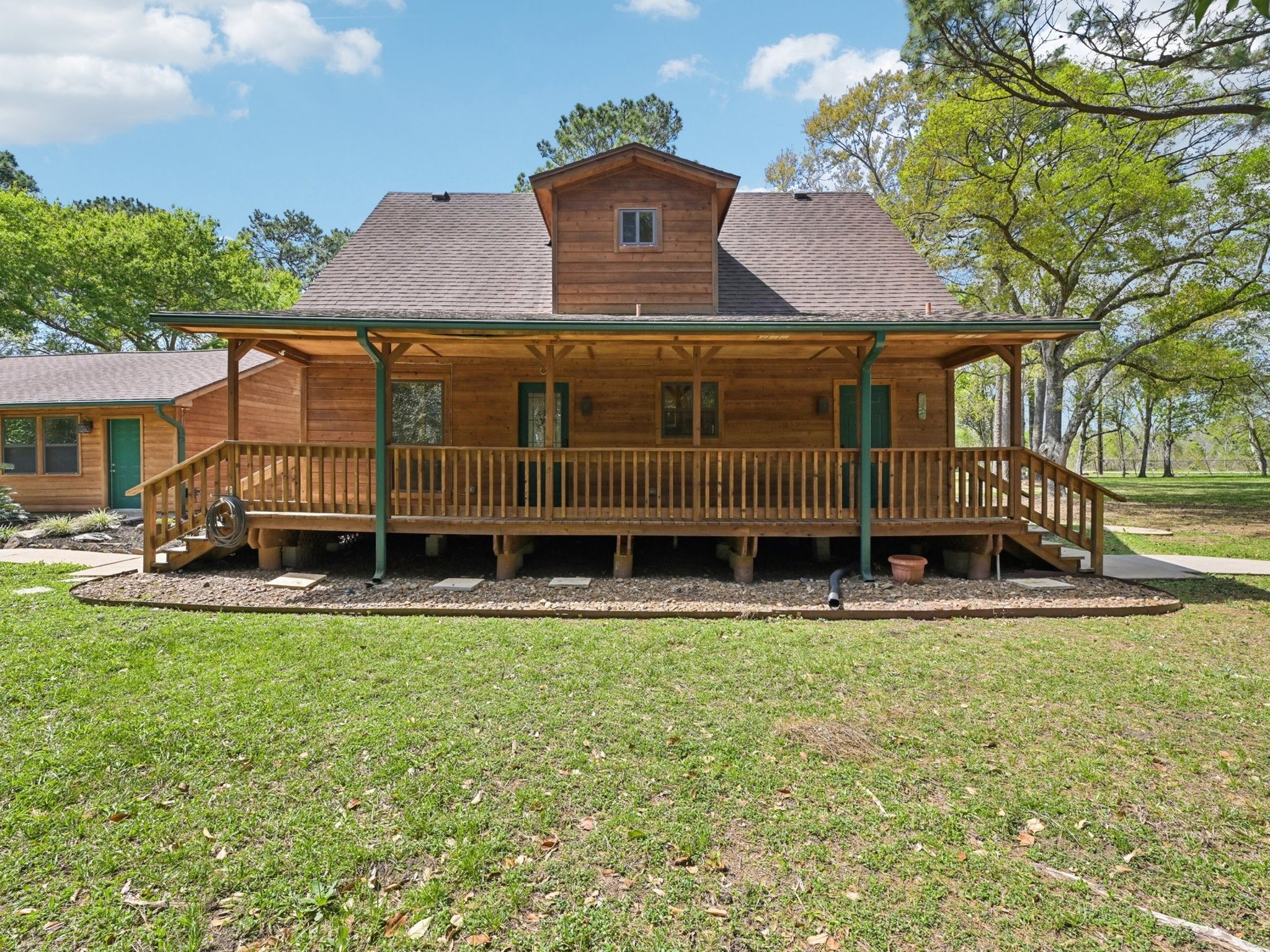 The back of the home has a great covered patio.