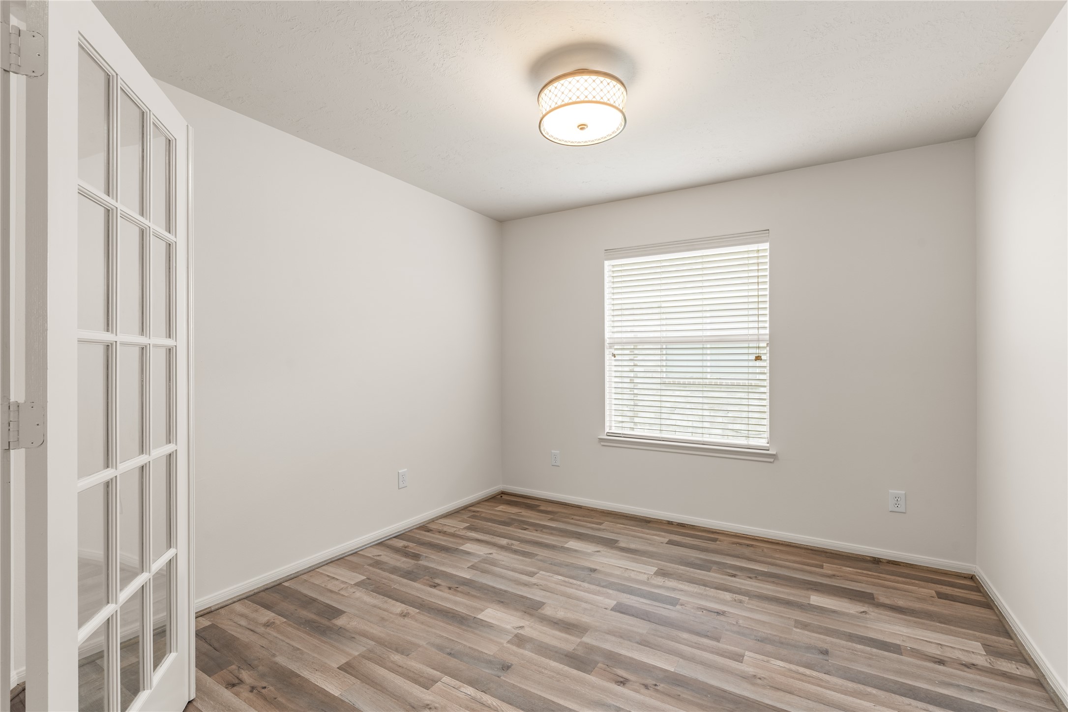 A versatile flex space ready to fit your lifestyle, whether you envision a library, playroom, fitness room, or creative studio.