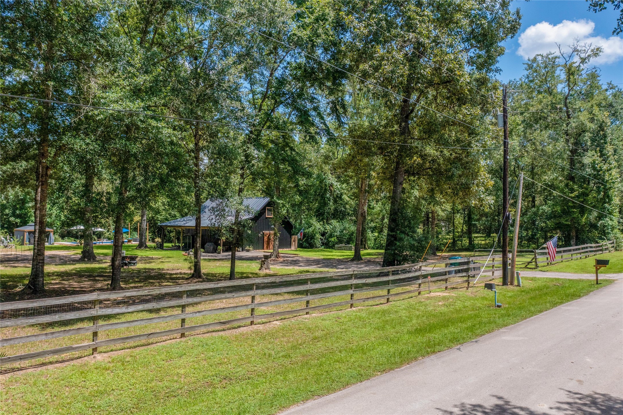 7273 Forest Hills Drive, Montgomery, TX 77316