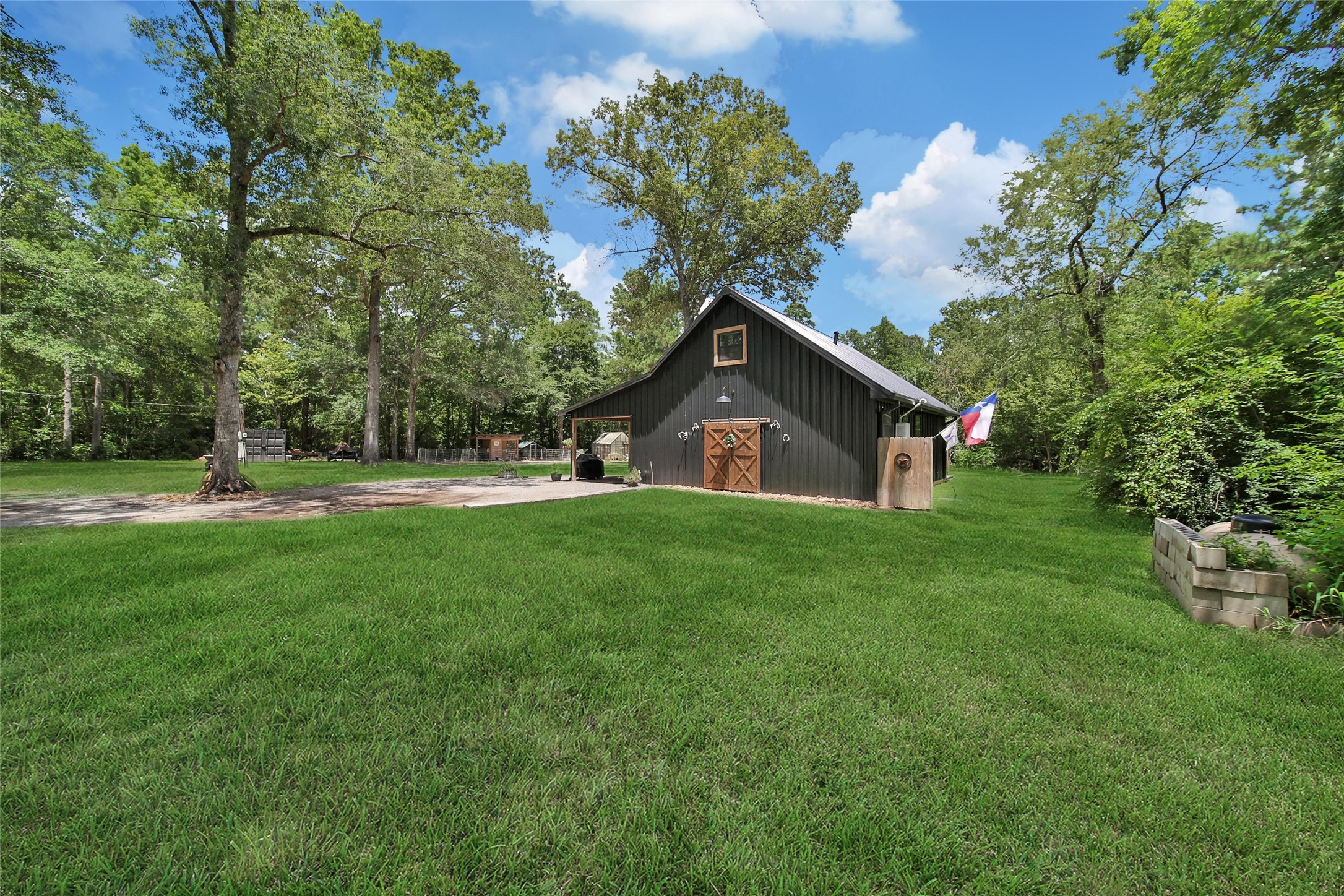 7273 Forest Hills Drive, Montgomery, TX 77316