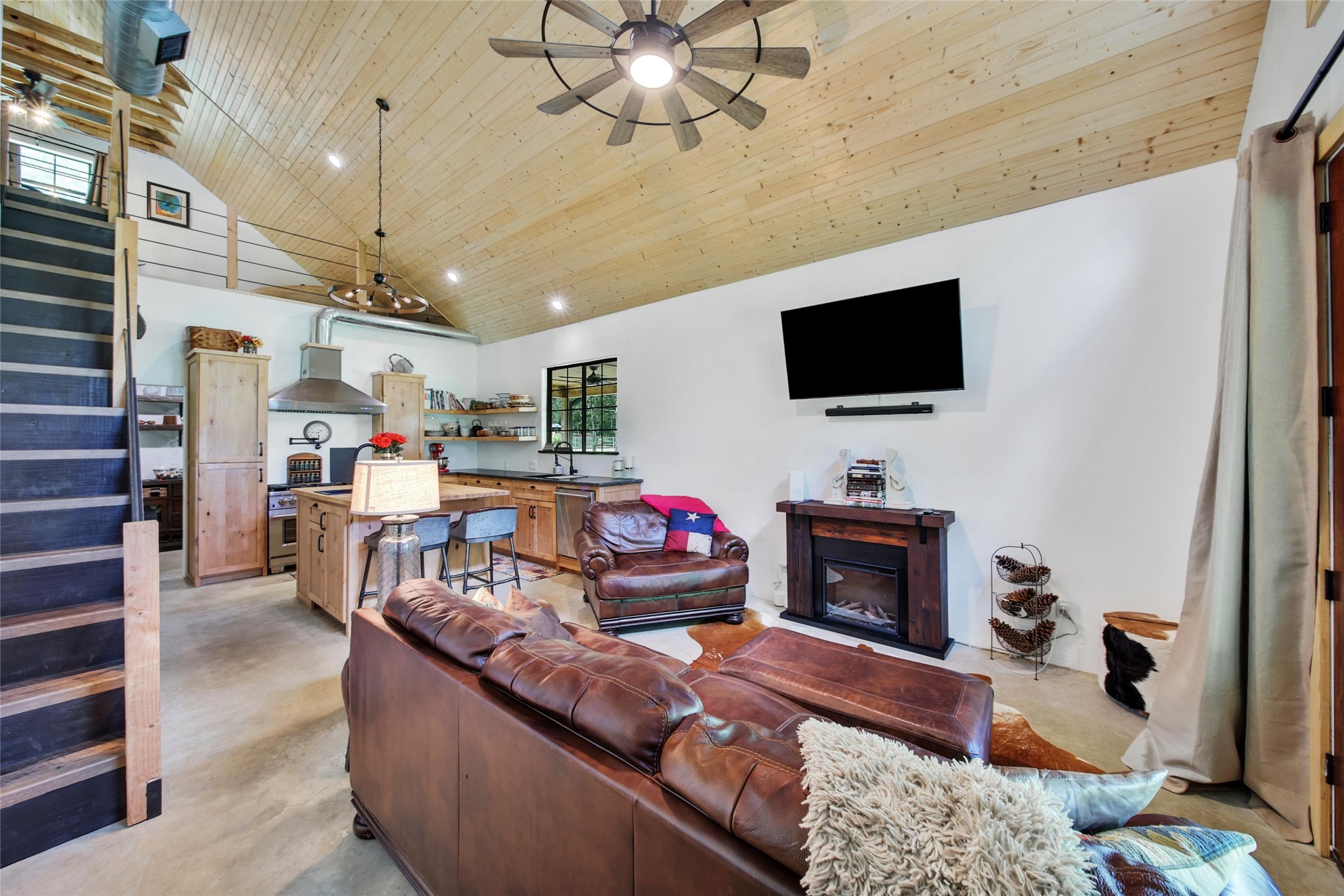 7273 Forest Hills Drive, Montgomery, TX 77316