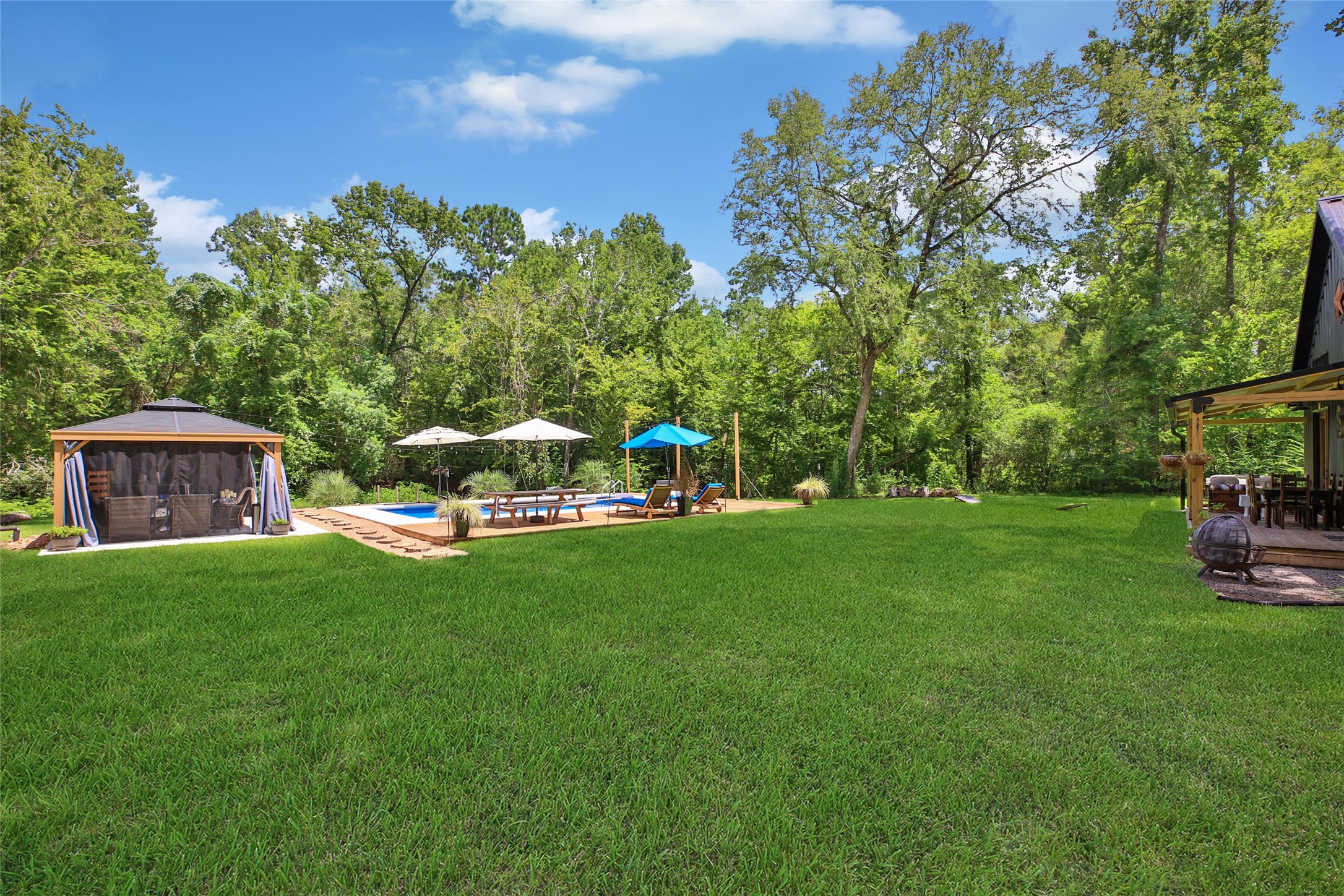 7273 Forest Hills Drive, Montgomery, TX 77316