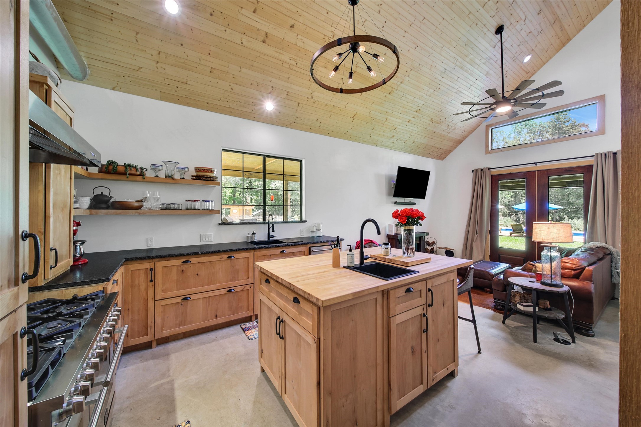 7273 Forest Hills Drive, Montgomery, TX 77316
