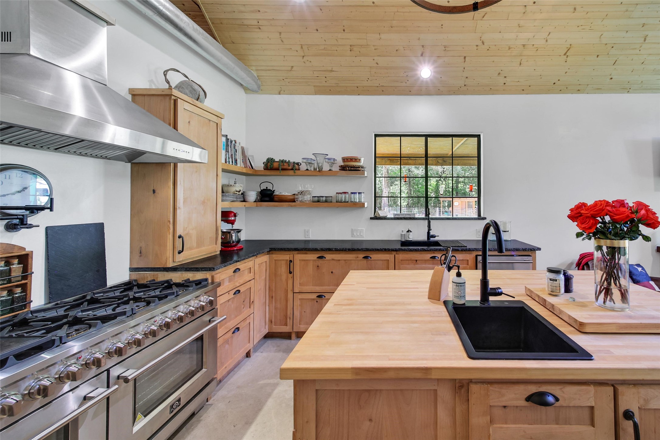 7273 Forest Hills Drive, Montgomery, TX 77316