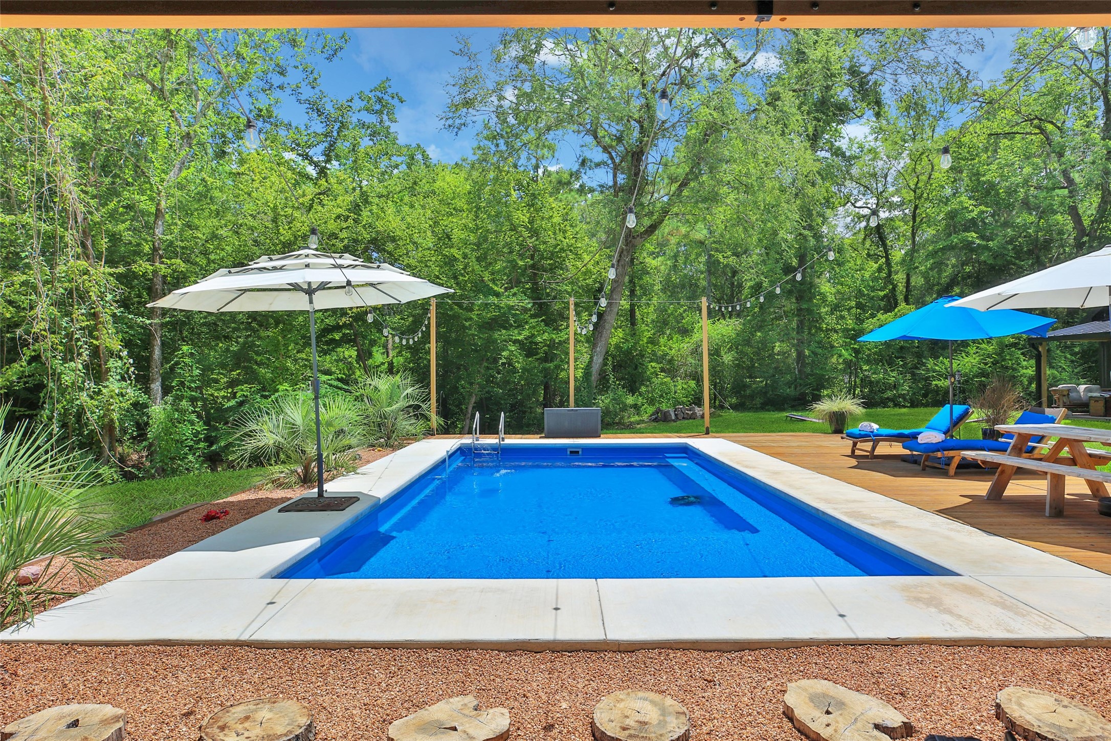 7273 Forest Hills Drive, Montgomery, TX 77316
