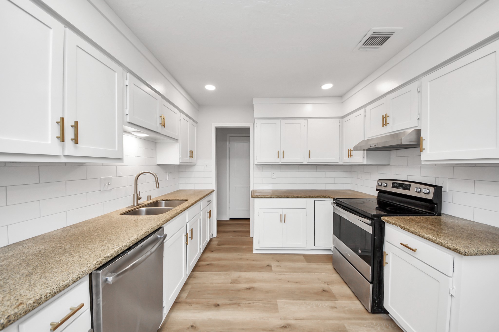 718 Land Grant Drive, Richmond, TX 77406