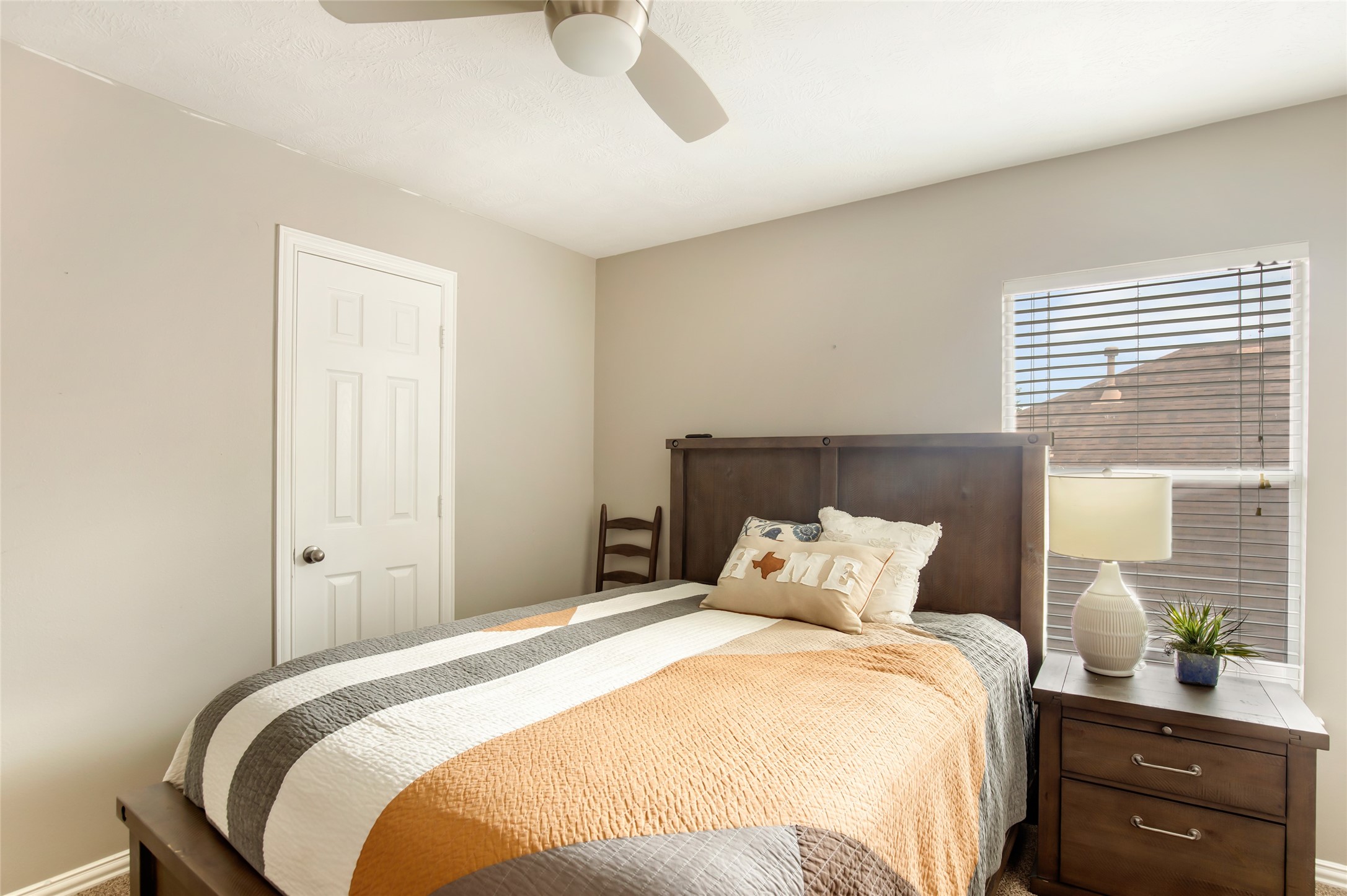 Secondary bedroom with neutral finishes and natural light