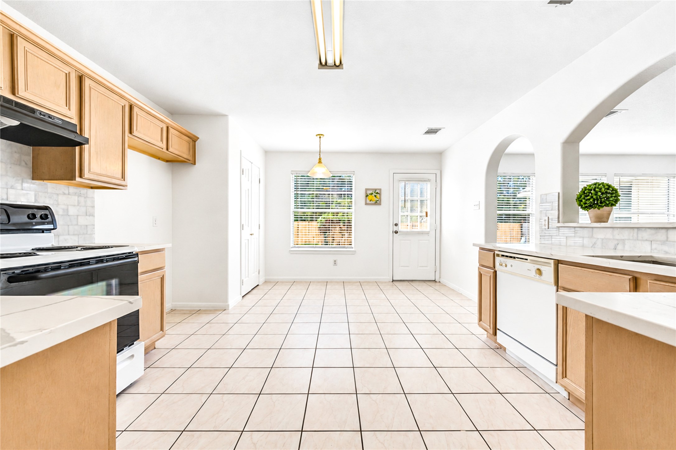 1307 S Teal Estates Circle, Fresno, TX 77545