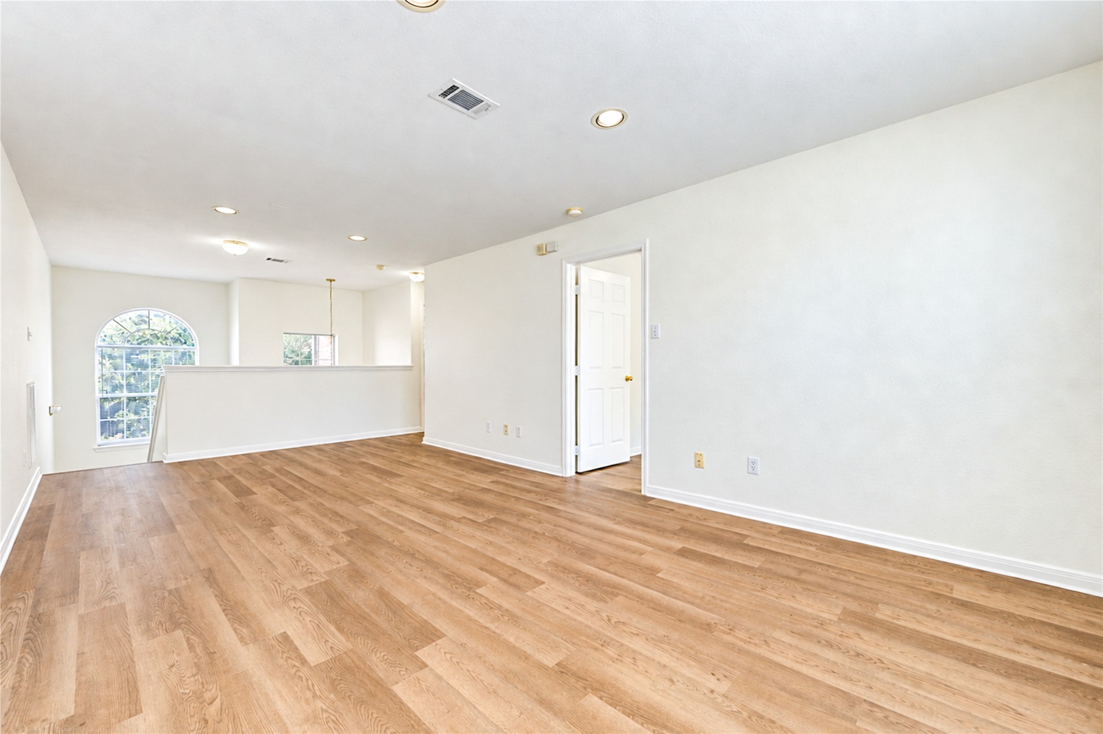 1307 S Teal Estates Circle, Fresno, TX 77545