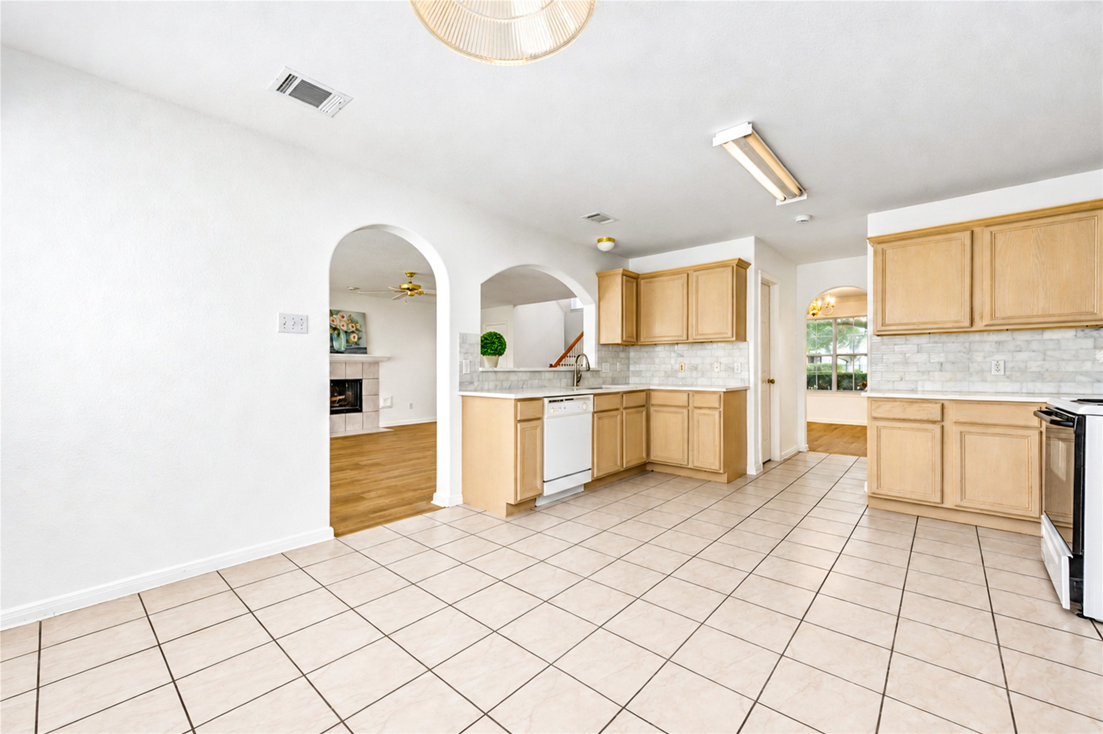 1307 S Teal Estates Circle, Fresno, TX 77545