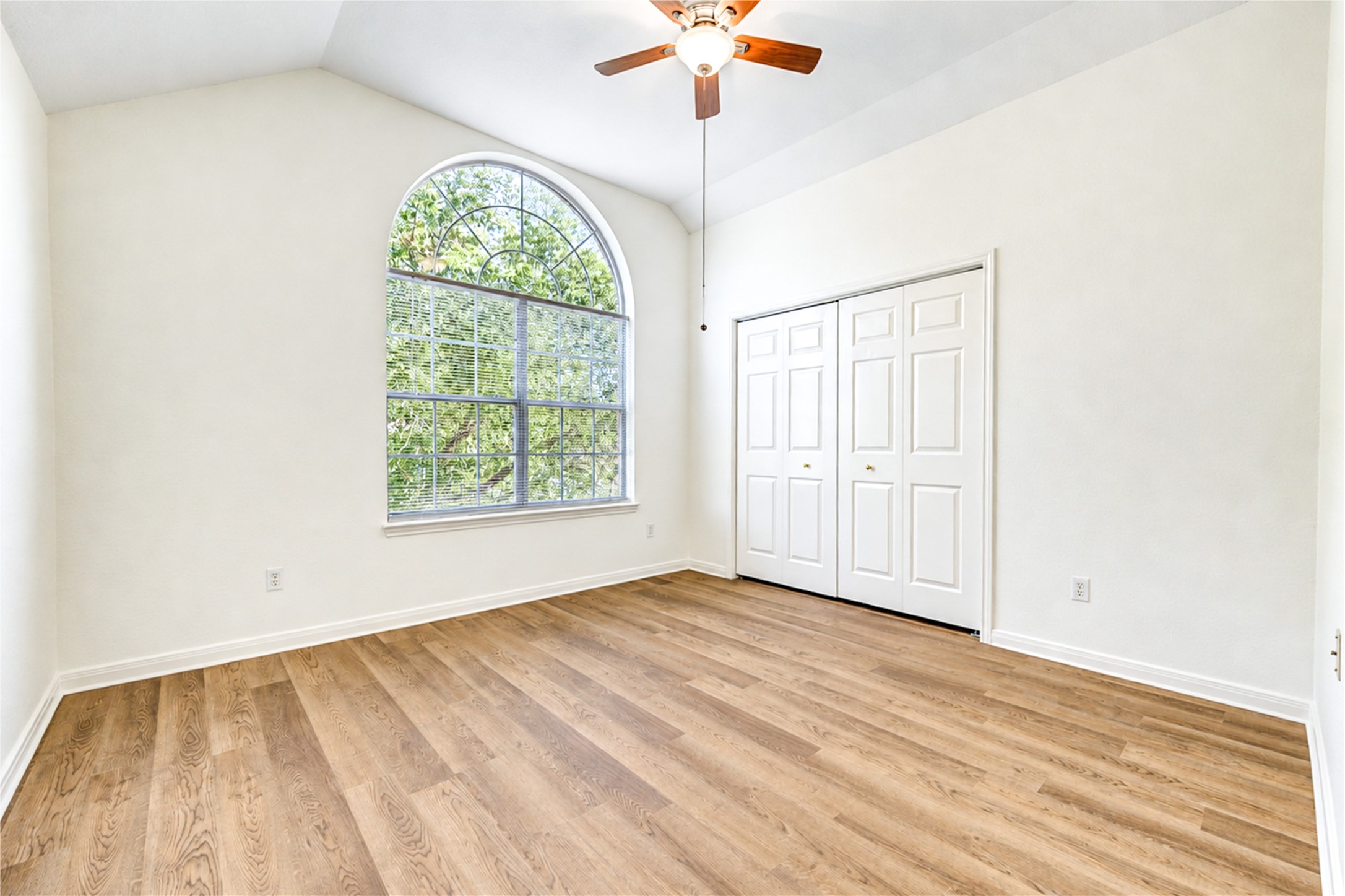 1307 S Teal Estates Circle, Fresno, TX 77545