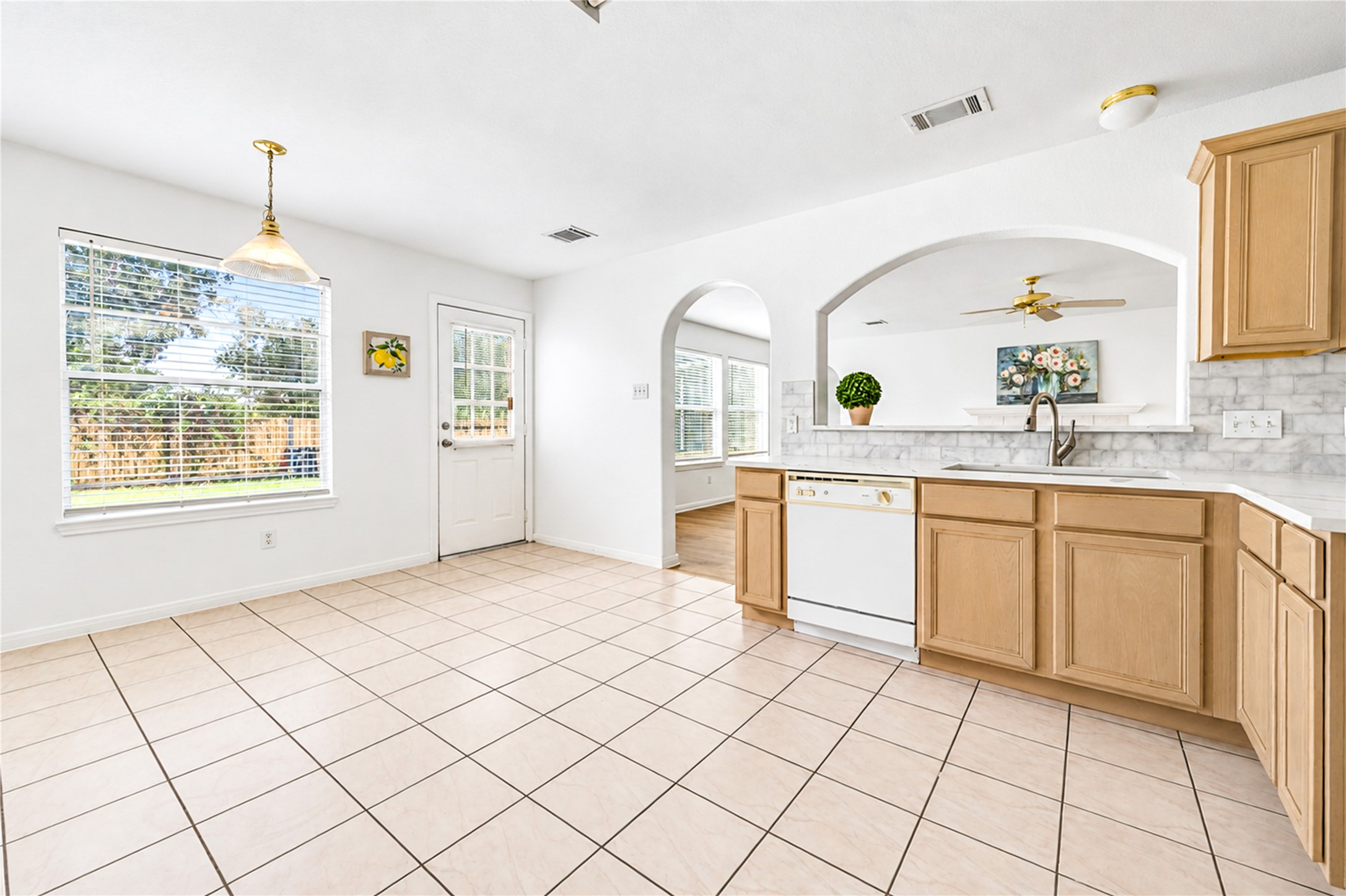 1307 S Teal Estates Circle, Fresno, TX 77545