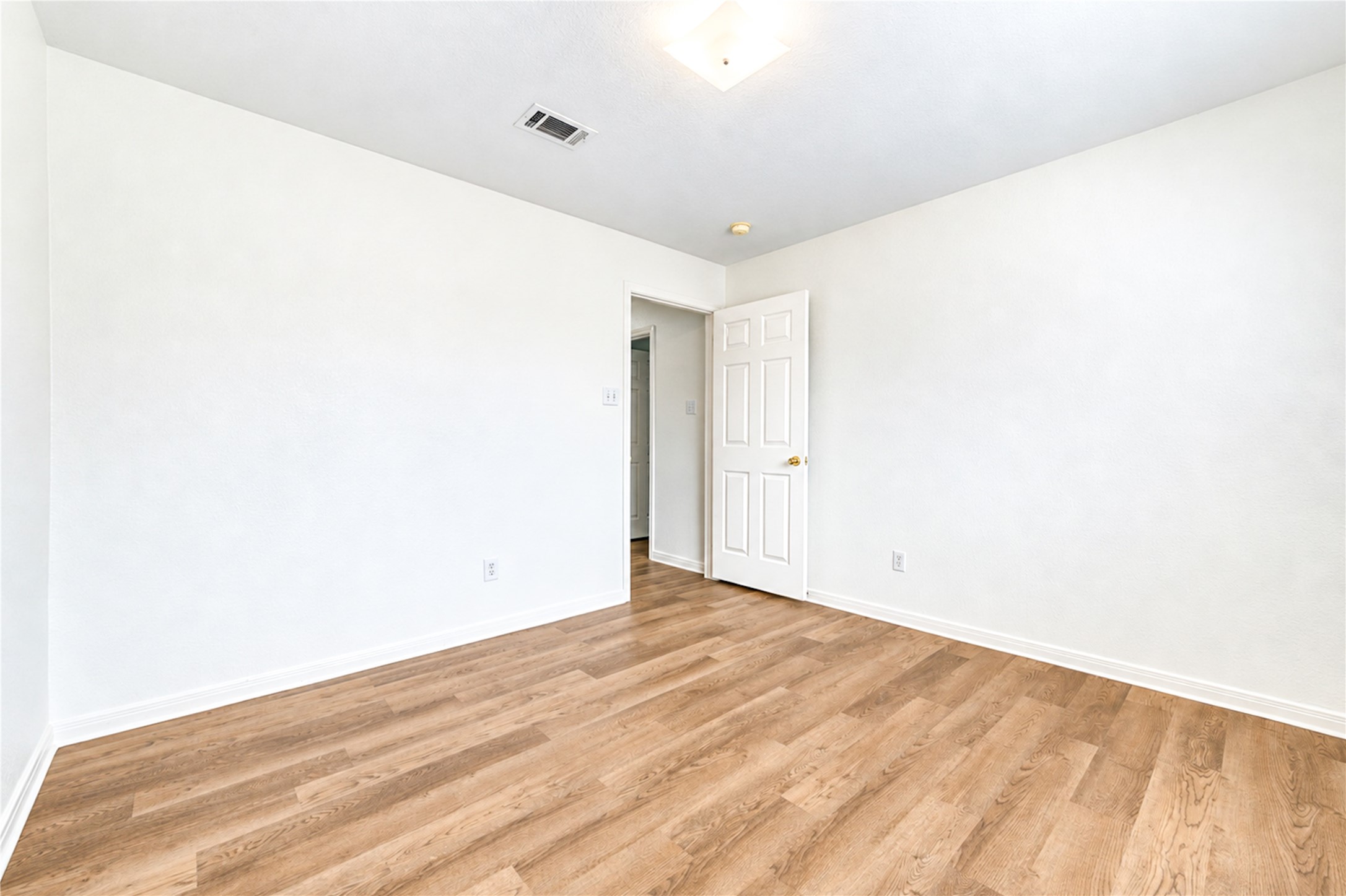 1307 S Teal Estates Circle, Fresno, TX 77545