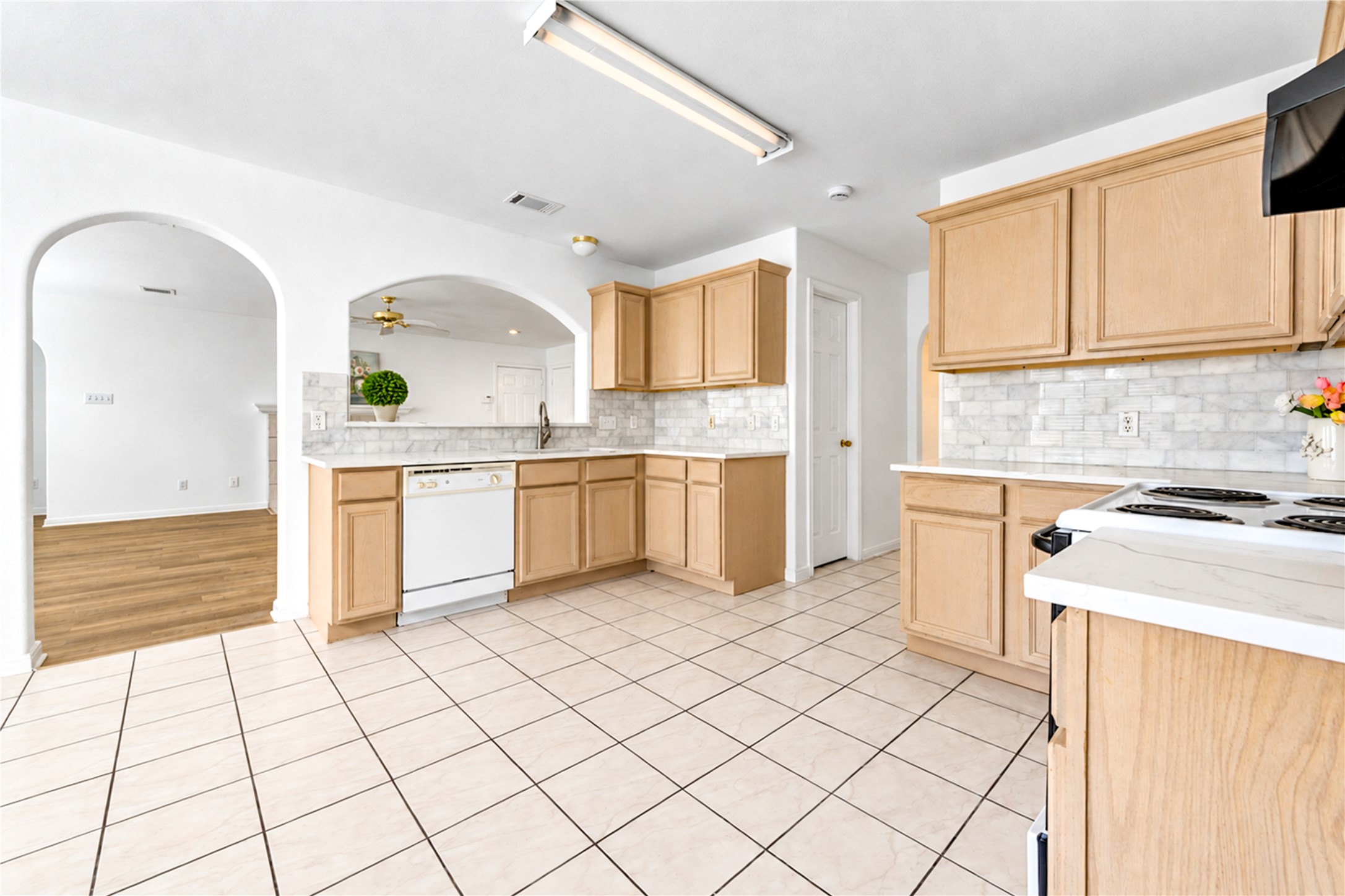 1307 S Teal Estates Circle, Fresno, TX 77545