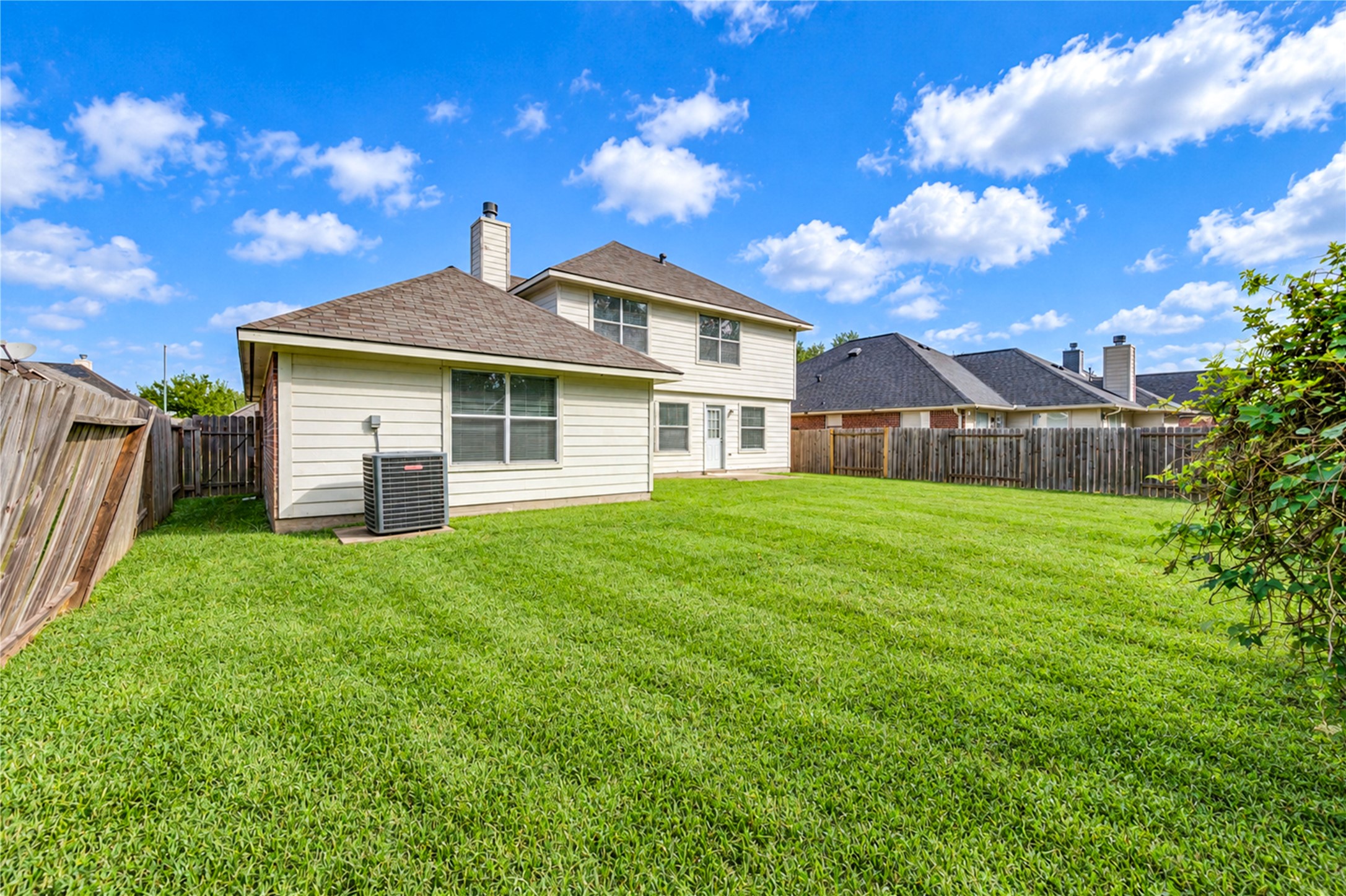 1307 S Teal Estates Circle, Fresno, TX 77545