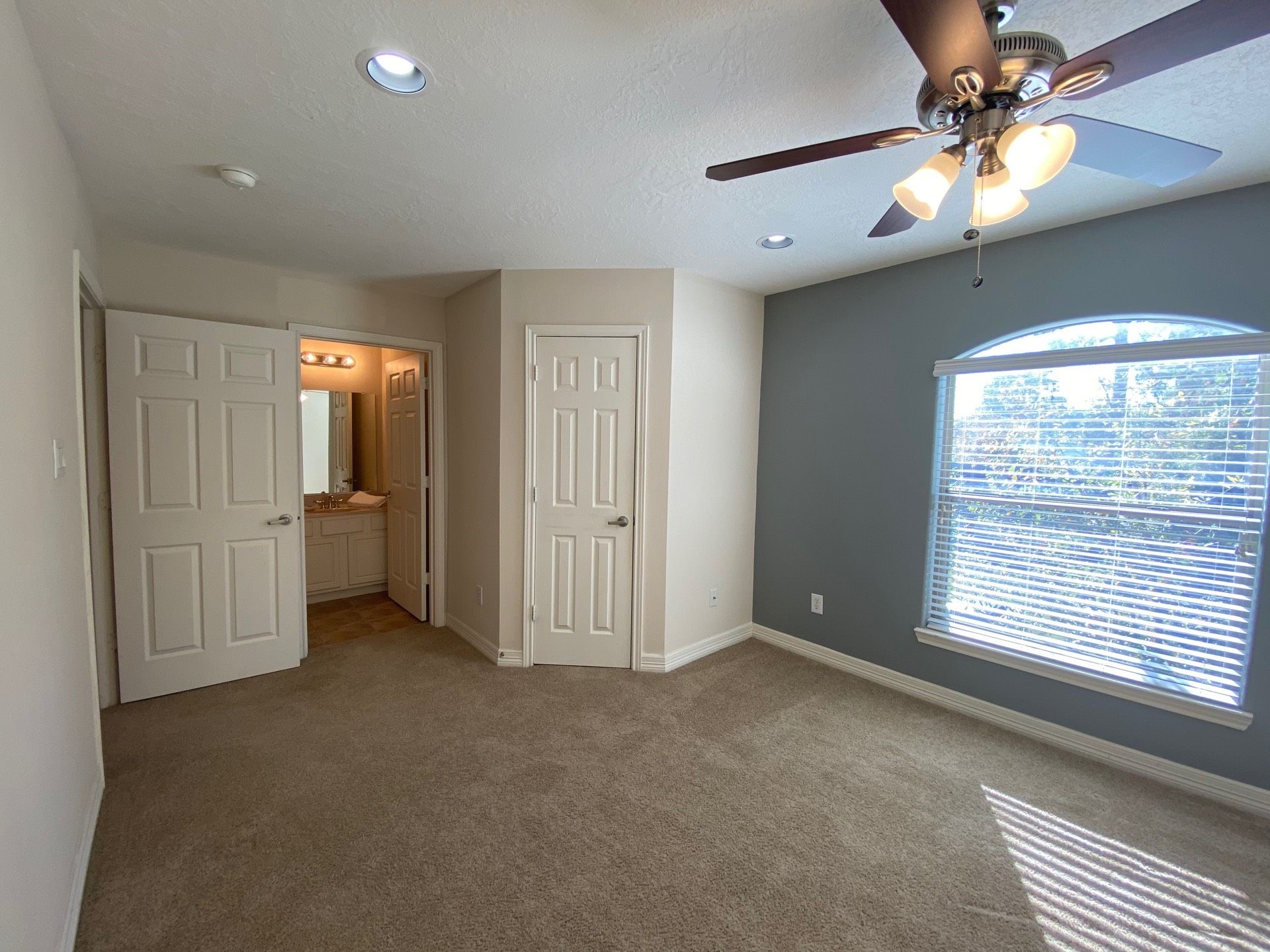 3710 Sherwood Lane, #101, Houston, TX 77092