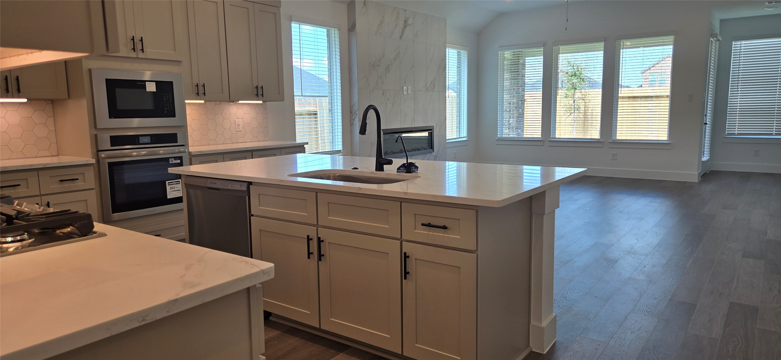 3327 Summercrisp Hollow Ln, Pearland, TX 77581
