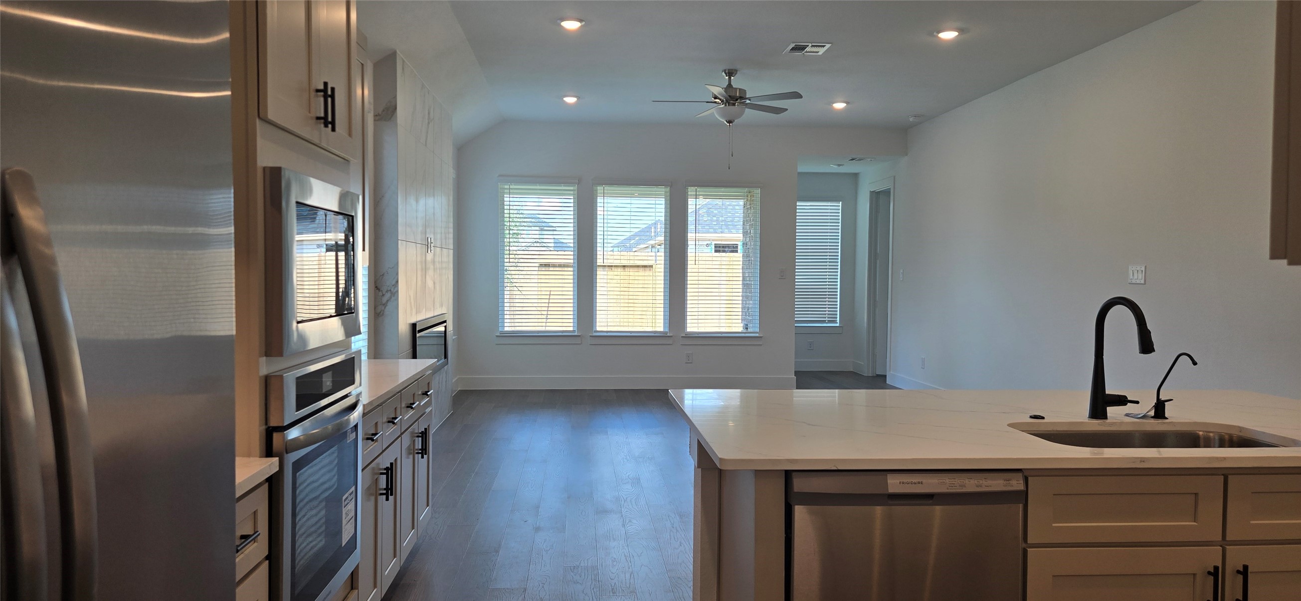 3327 Summercrisp Hollow Ln, Pearland, TX 77581