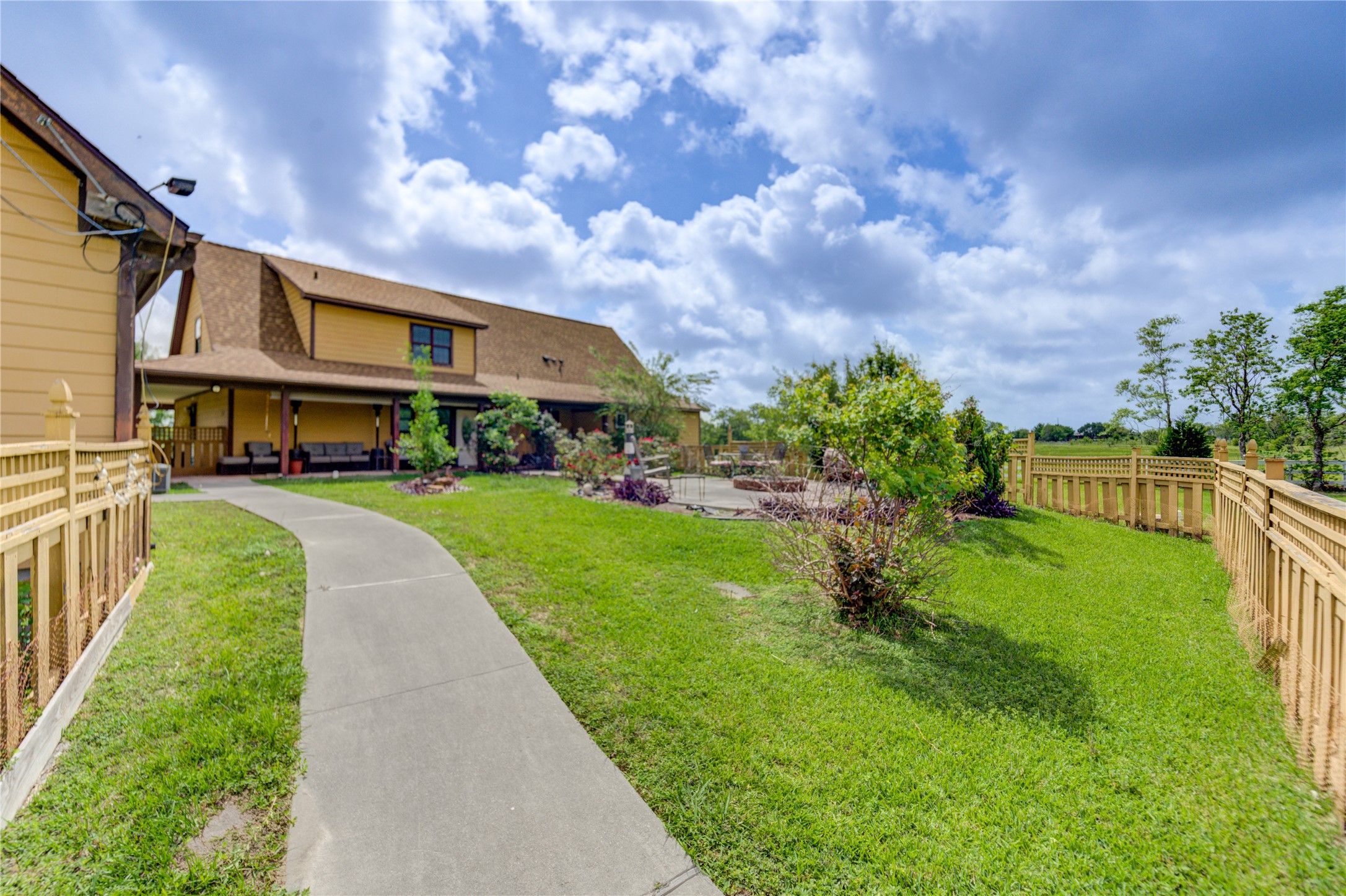 8204 S Humble Camp Road, Dickinson, TX 77539