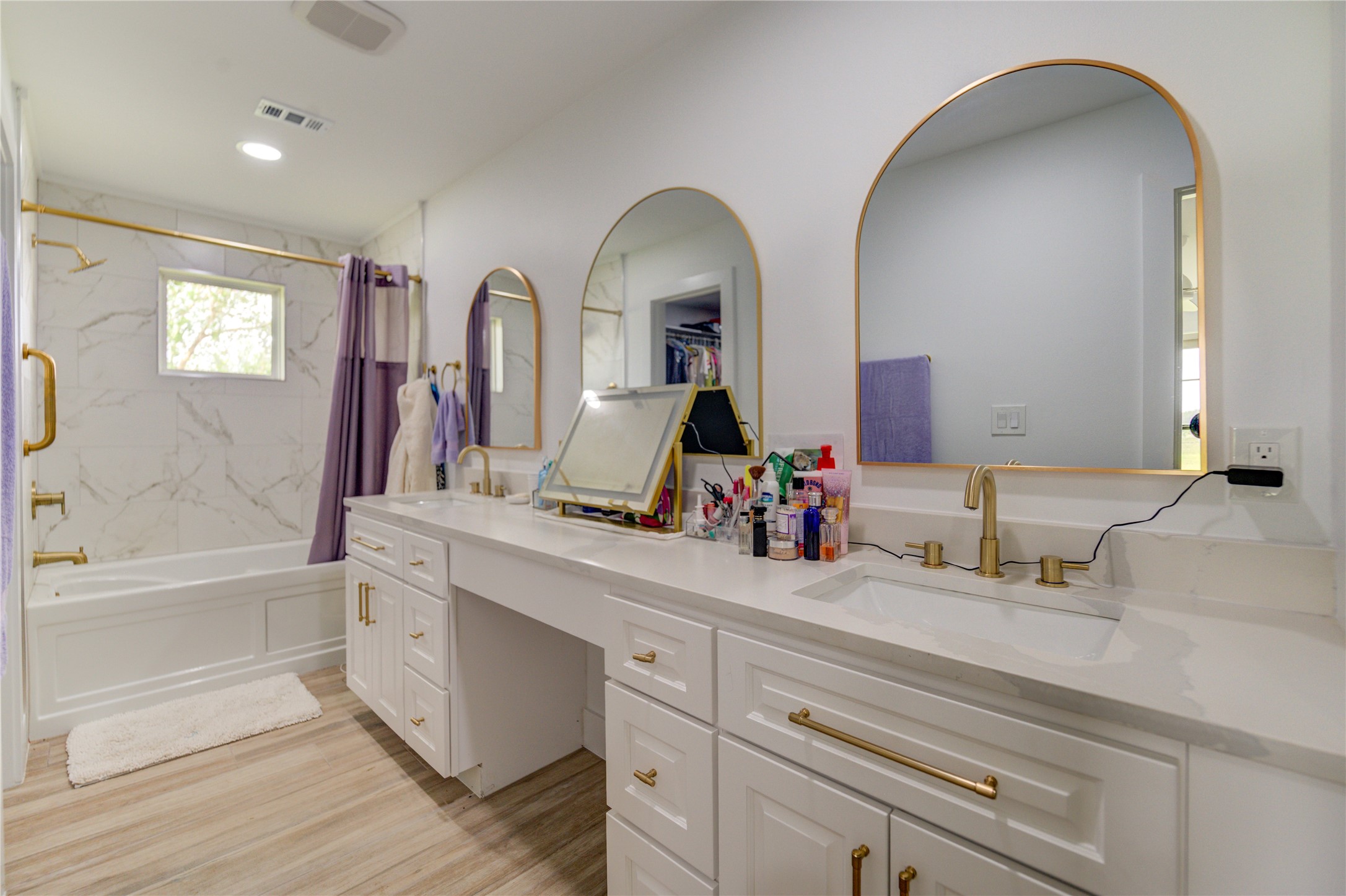 8204 S Humble Camp Road, Dickinson, TX 77539