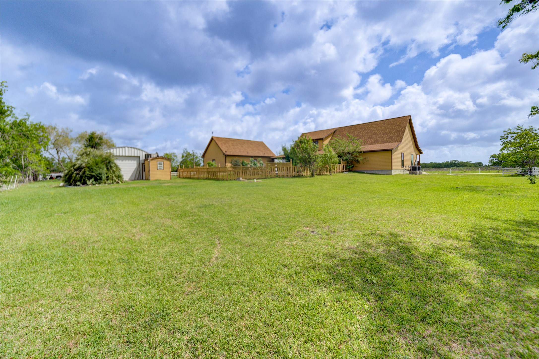 8204 S Humble Camp Road, Dickinson, TX 77539