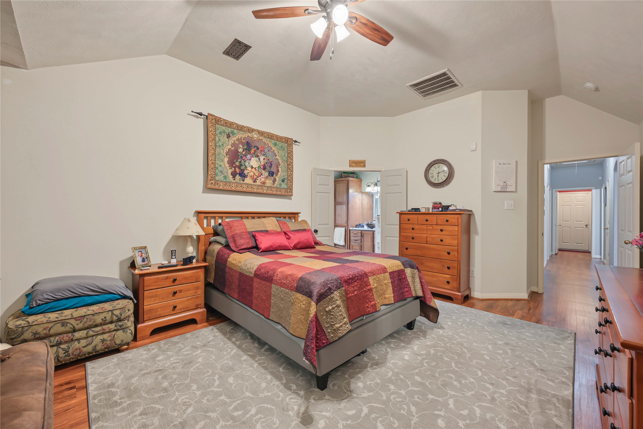Tall ceilings in the primary bedroom