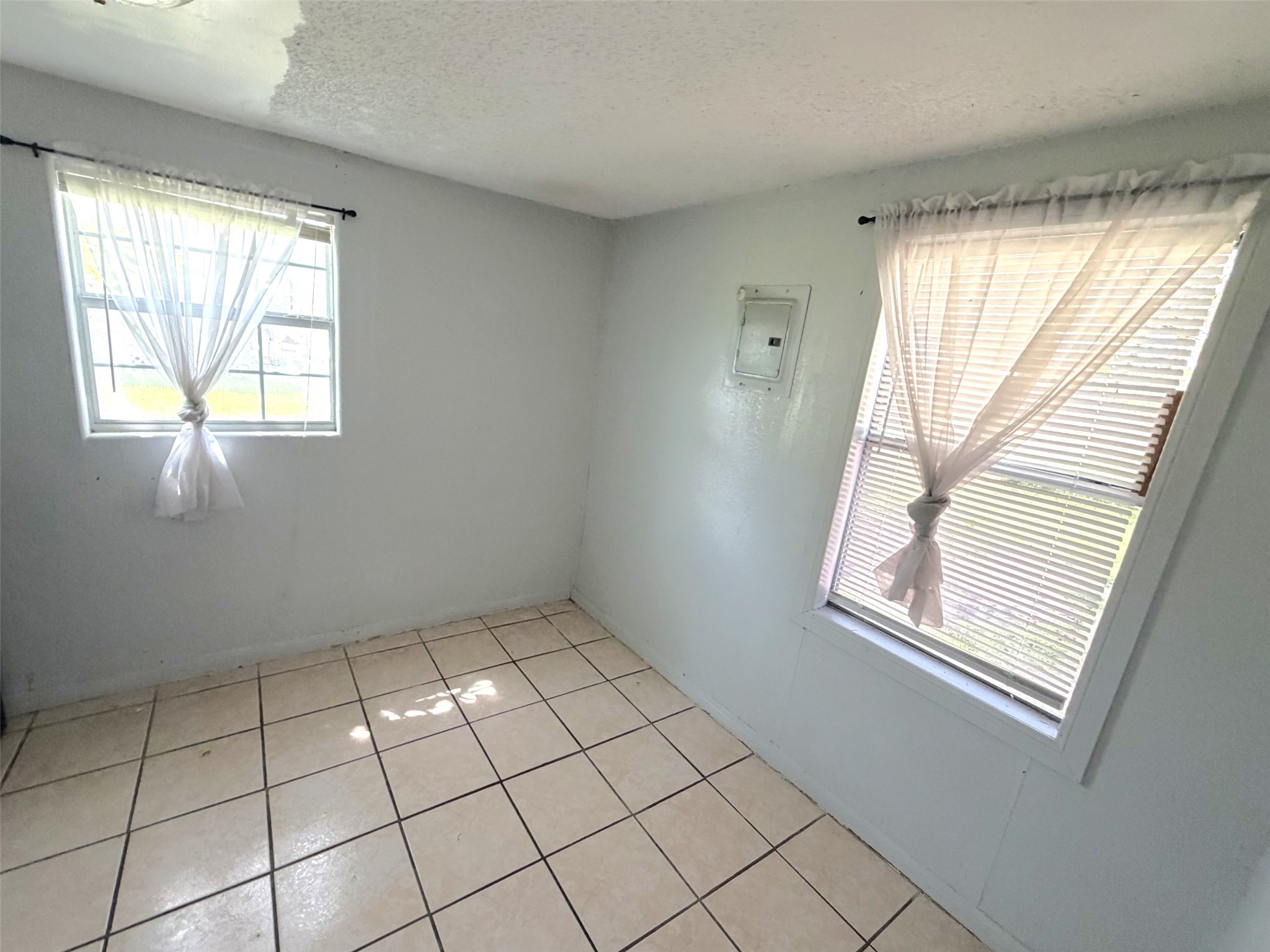 The dining area attached to the kitchen.