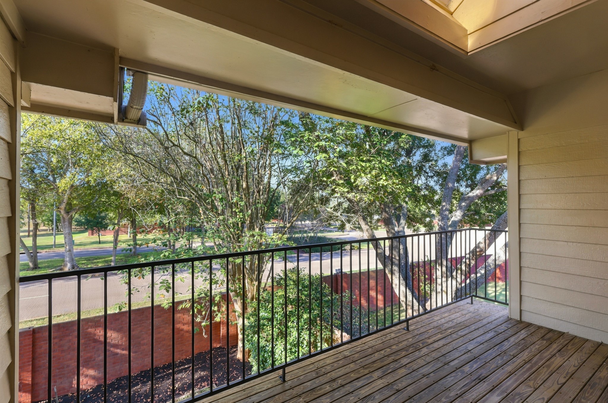 Game-room Balcony