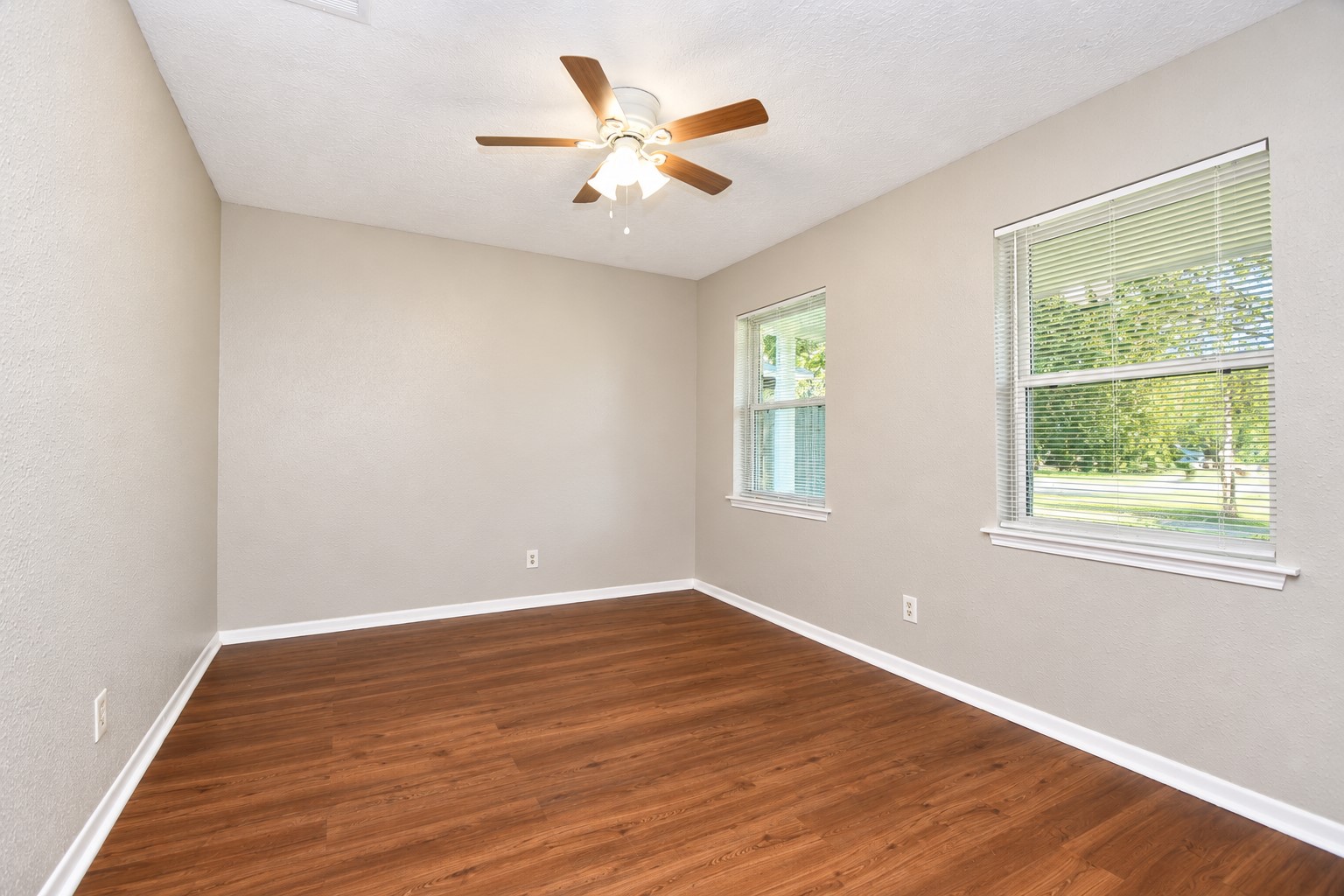 So many options here with this space and the color combination is so good! Let your imagination run...