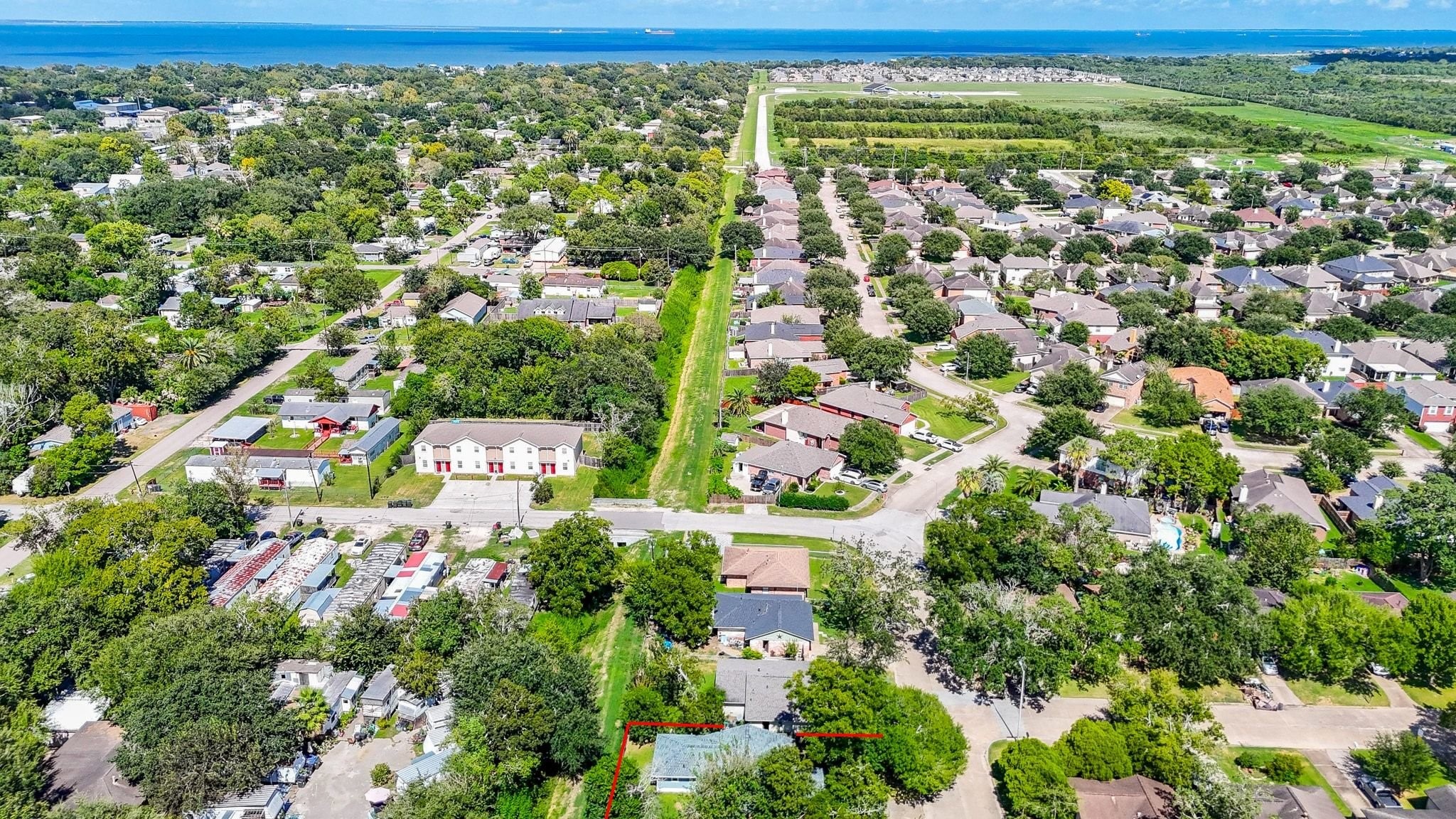 Mature trees in this neighborhood contrast nicely against the beautiful backdrop of Galveston Bay!  Make this your home today!