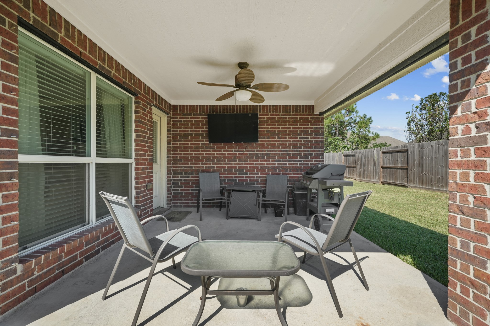 4051 Conifer Drive, Dickinson, TX 77539