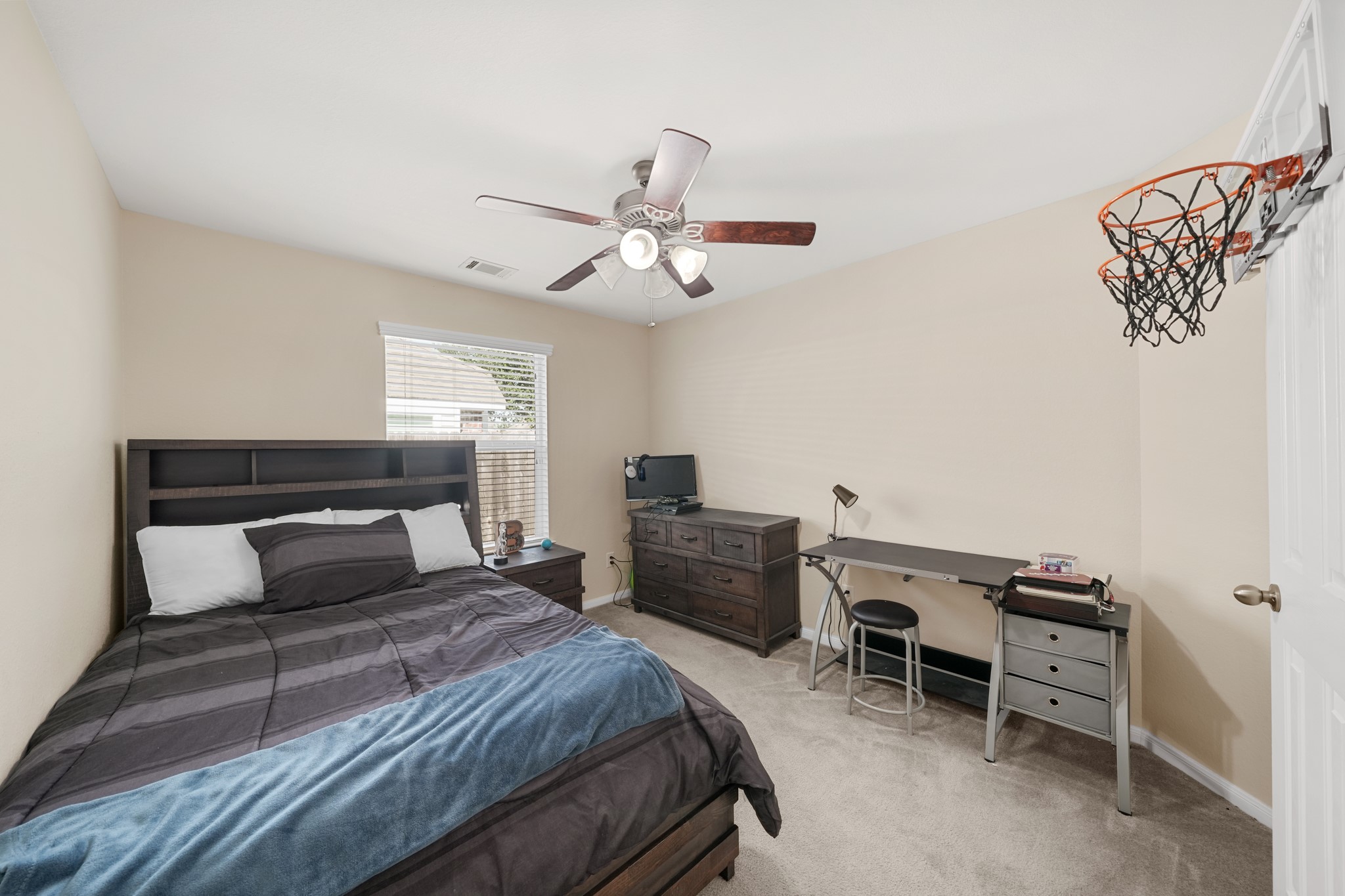 4051 Conifer Drive, Dickinson, TX 77539
