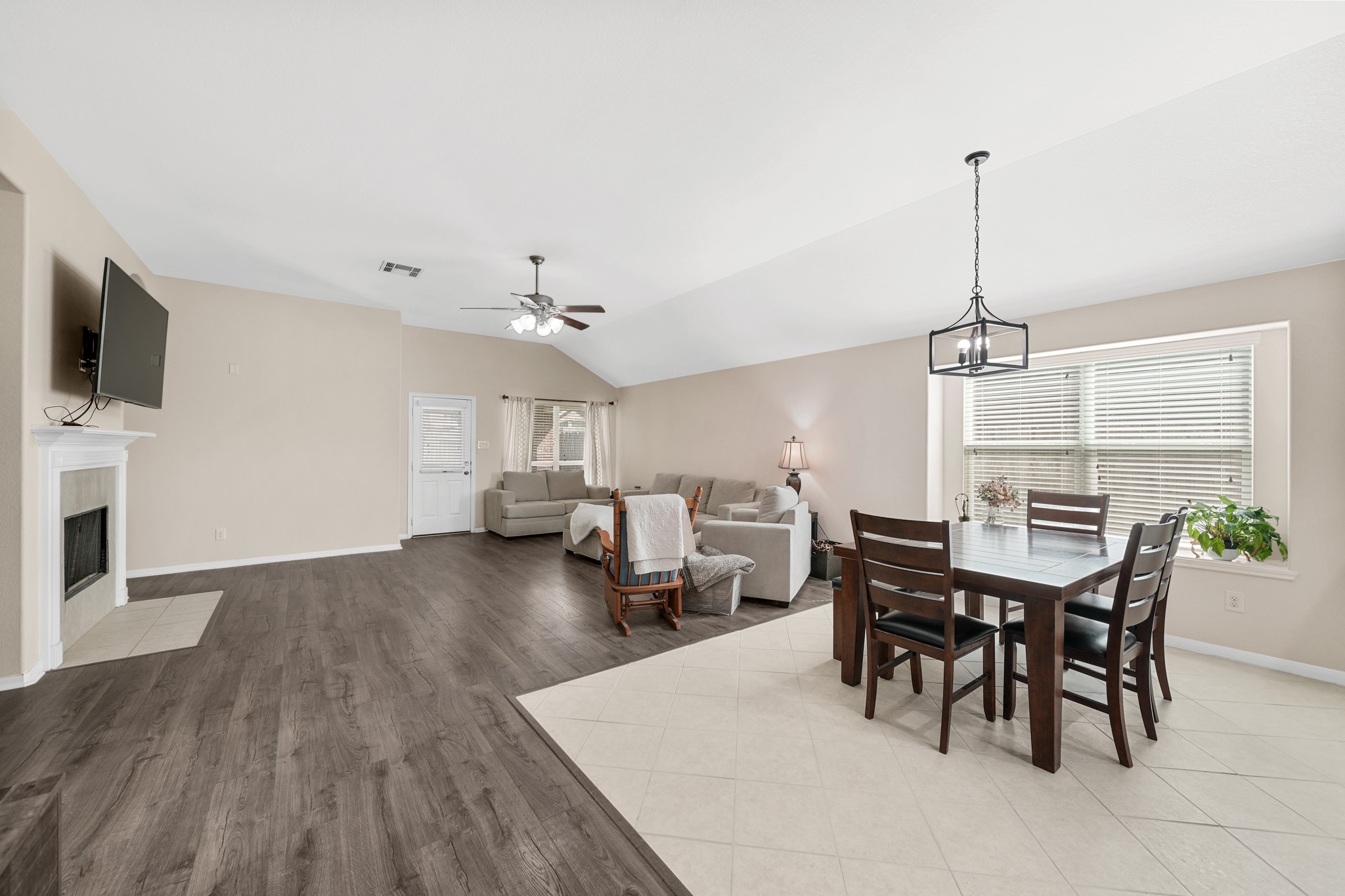 4051 Conifer Drive, Dickinson, TX 77539