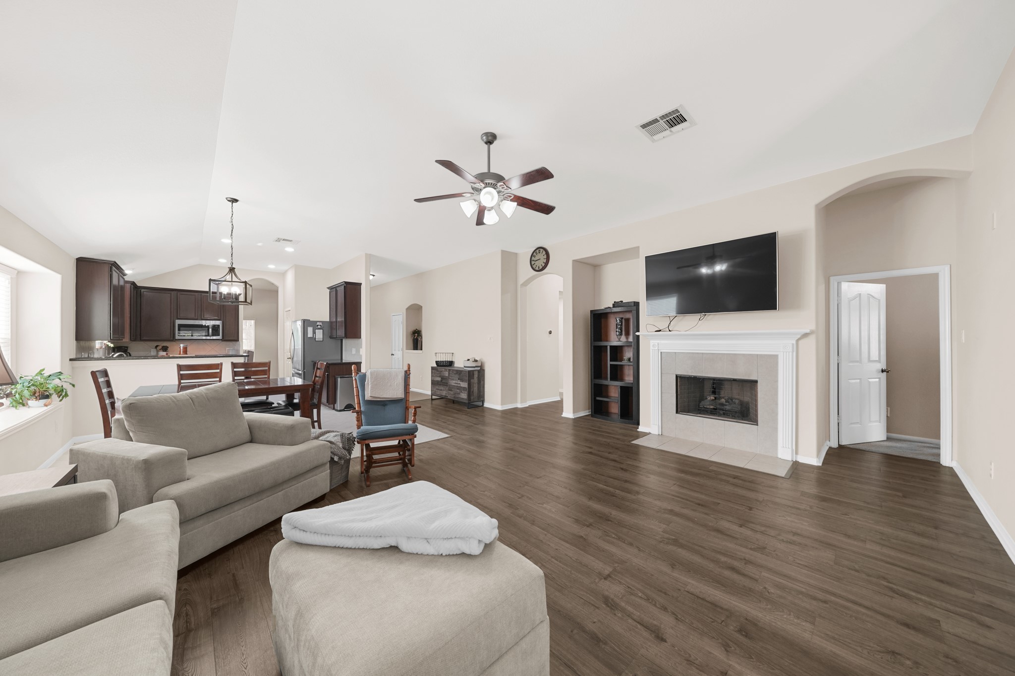 4051 Conifer Drive, Dickinson, TX 77539