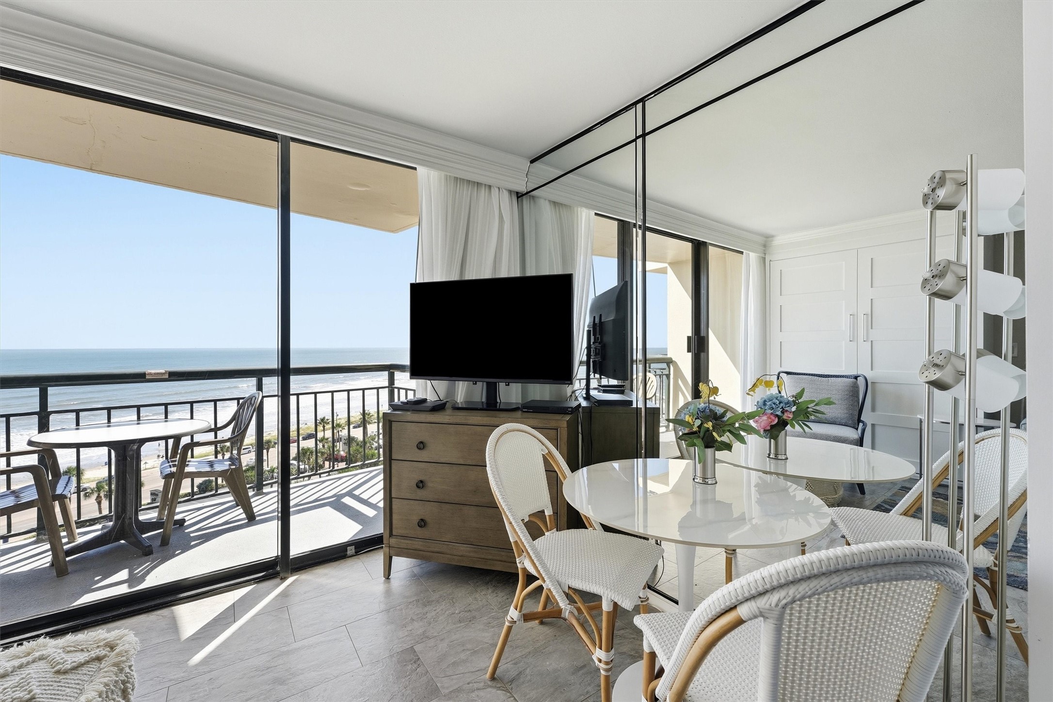Enjoy morning coffee or a casual meal with gorgeous Gulf views beside the balcony.